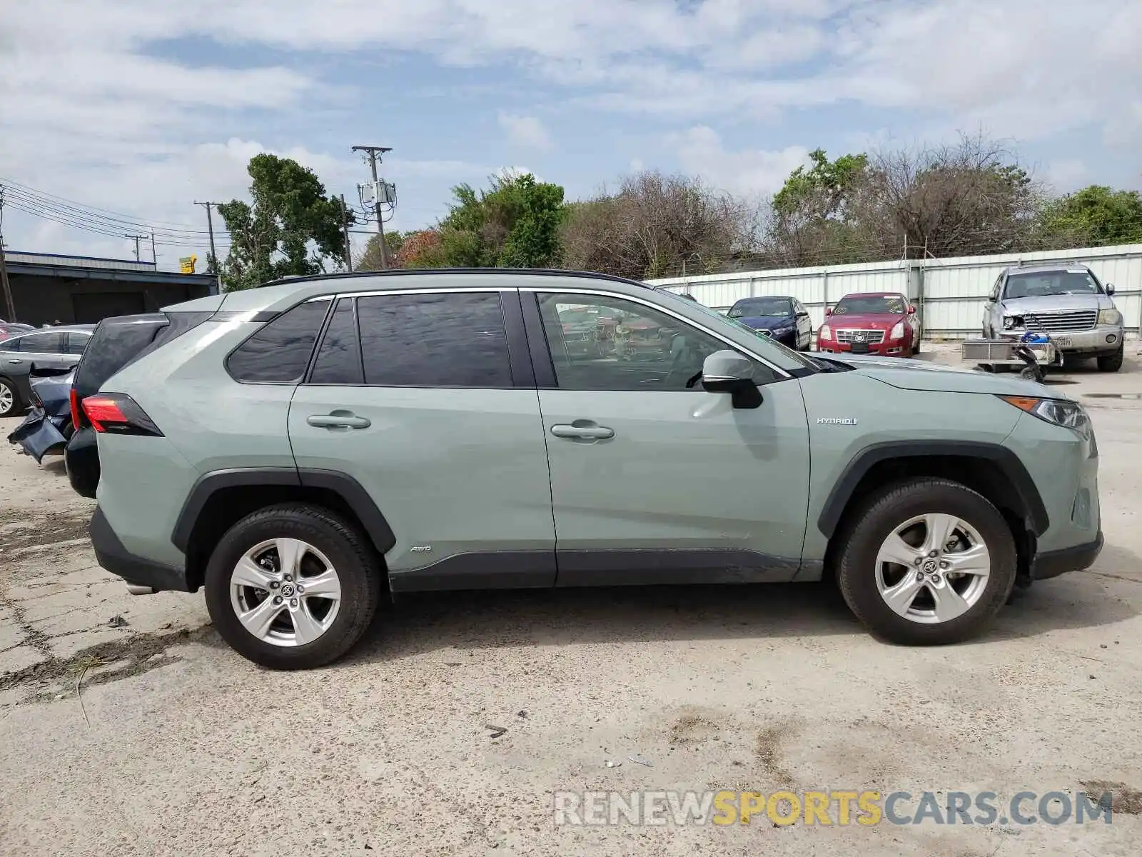 9 Photograph of a damaged car JTMRWRFV8LD071909 TOYOTA RAV4 2020