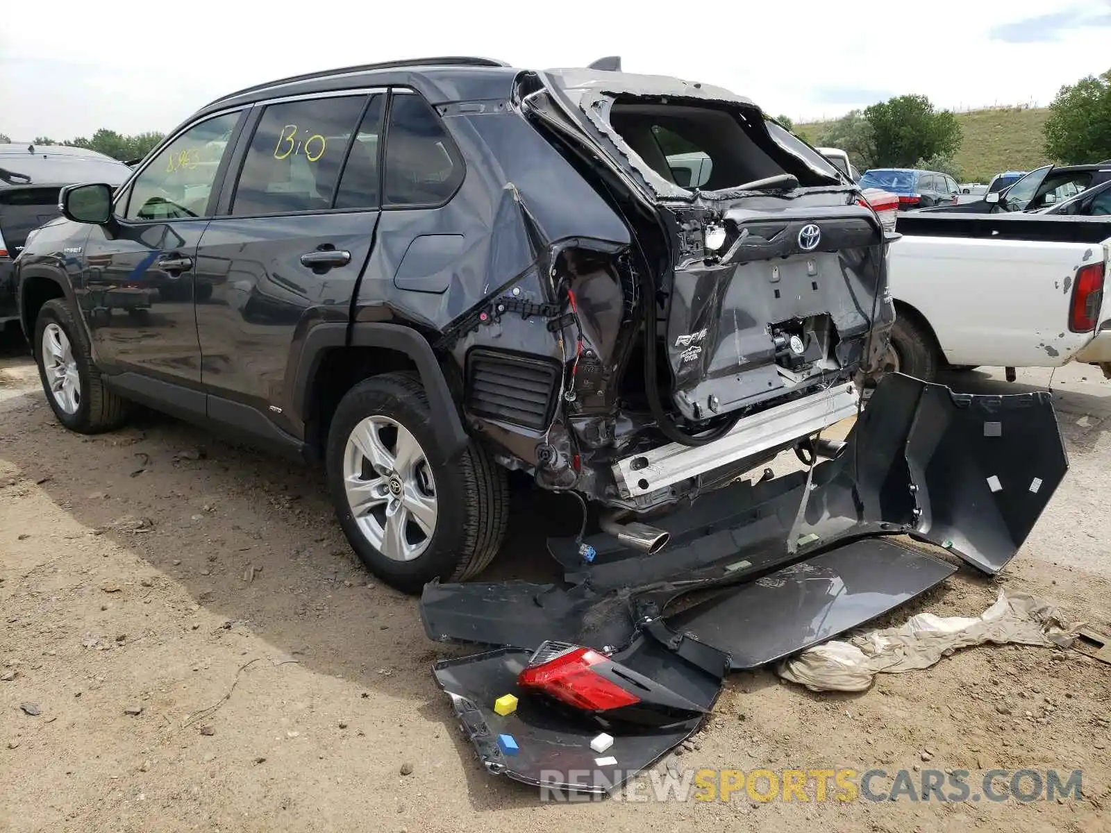 3 Photograph of a damaged car JTMRWRFV8LD534647 TOYOTA RAV4 2020