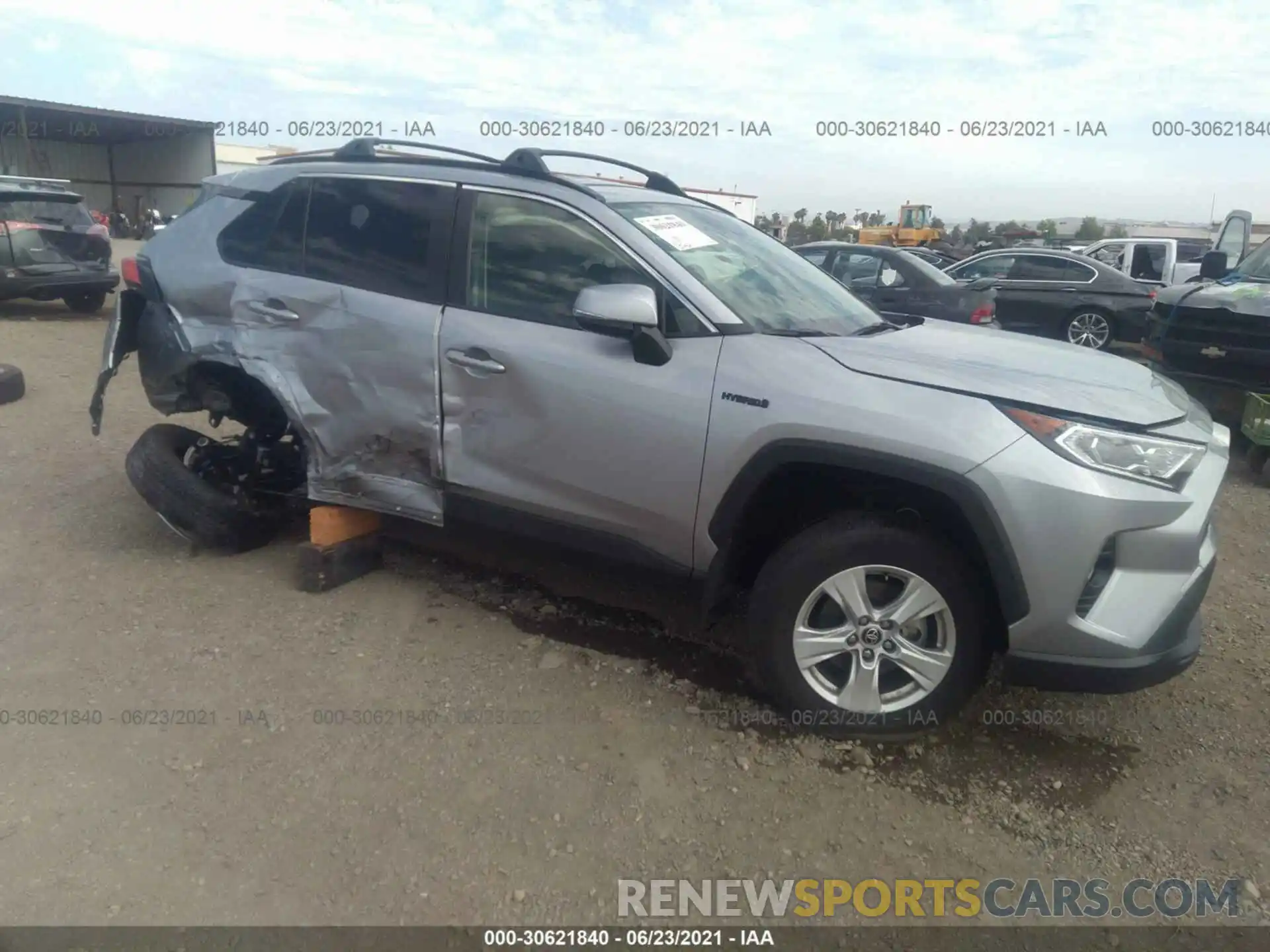 1 Photograph of a damaged car JTMRWRFV8LD550640 TOYOTA RAV4 2020