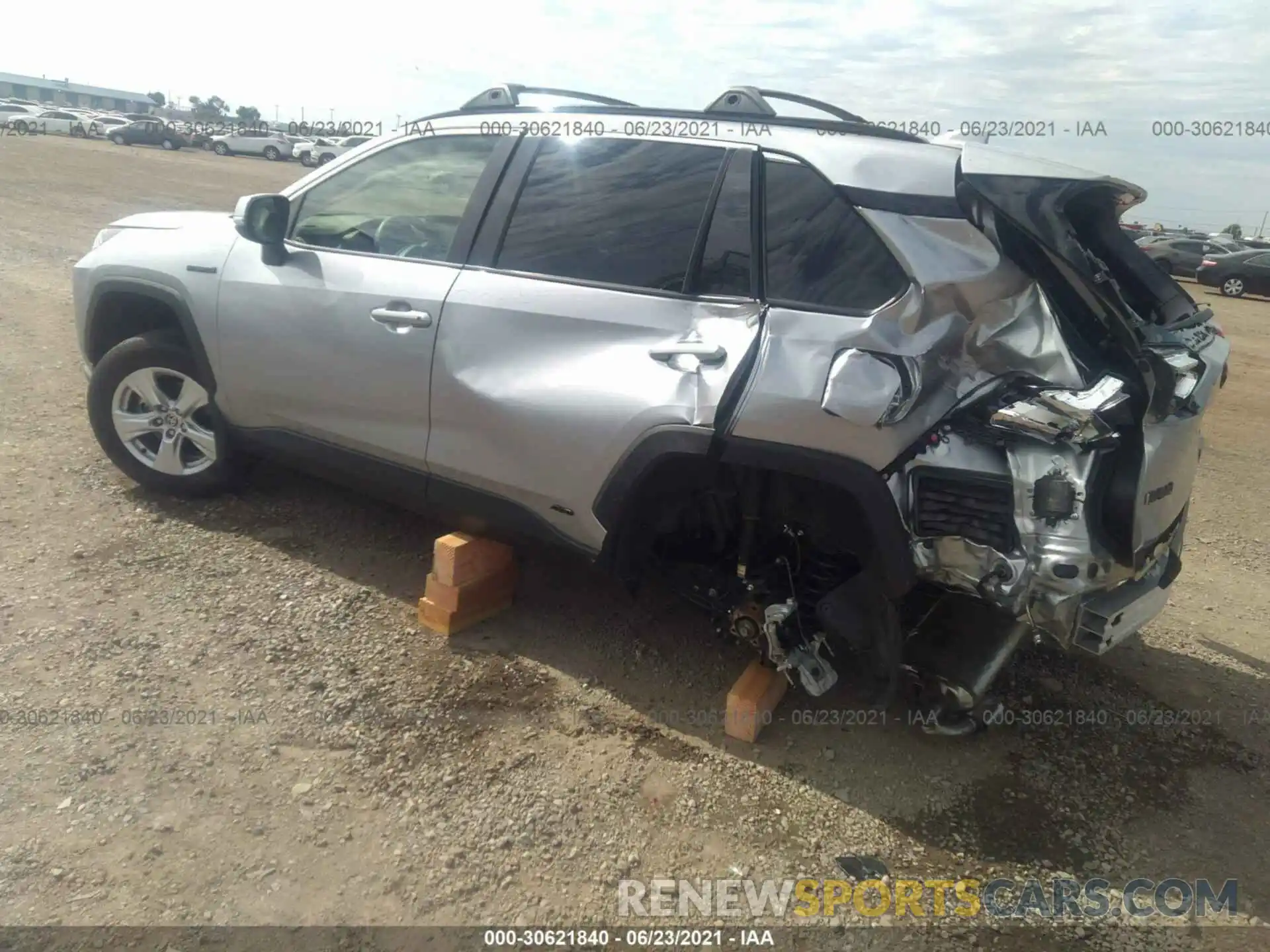 3 Photograph of a damaged car JTMRWRFV8LD550640 TOYOTA RAV4 2020