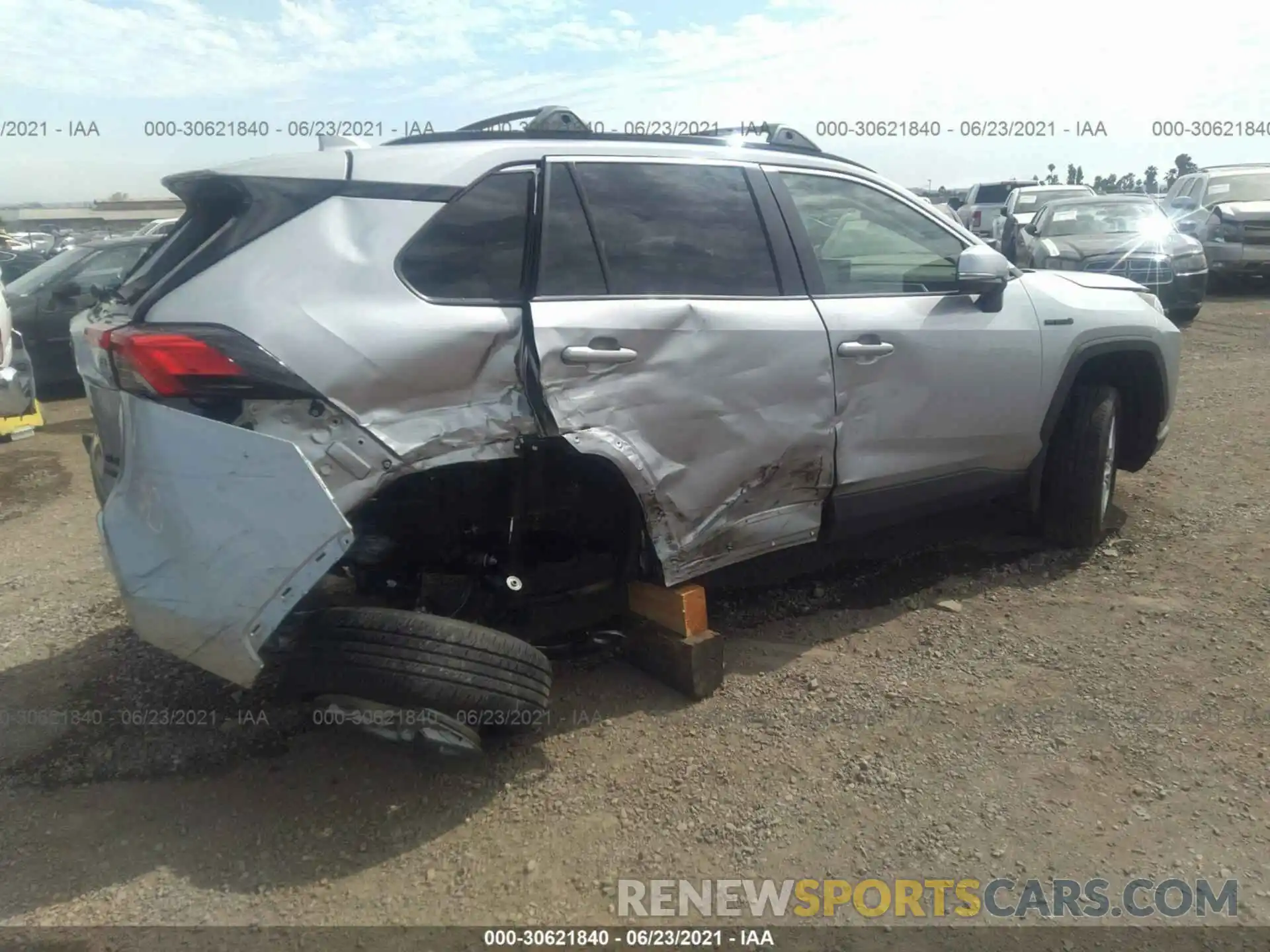 4 Photograph of a damaged car JTMRWRFV8LD550640 TOYOTA RAV4 2020