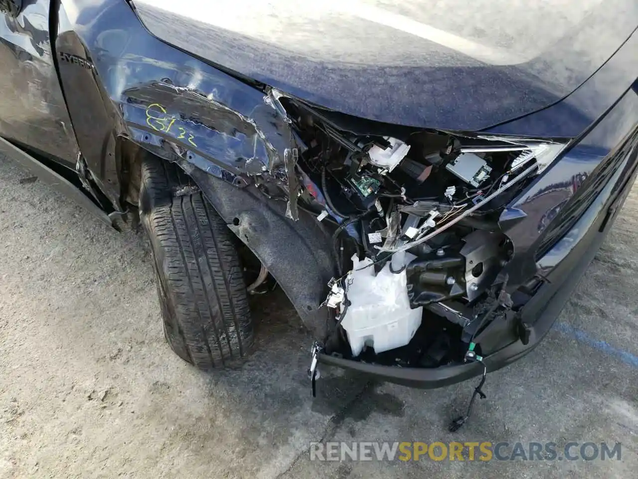 9 Photograph of a damaged car JTMRWRFV9LD057727 TOYOTA RAV4 2020