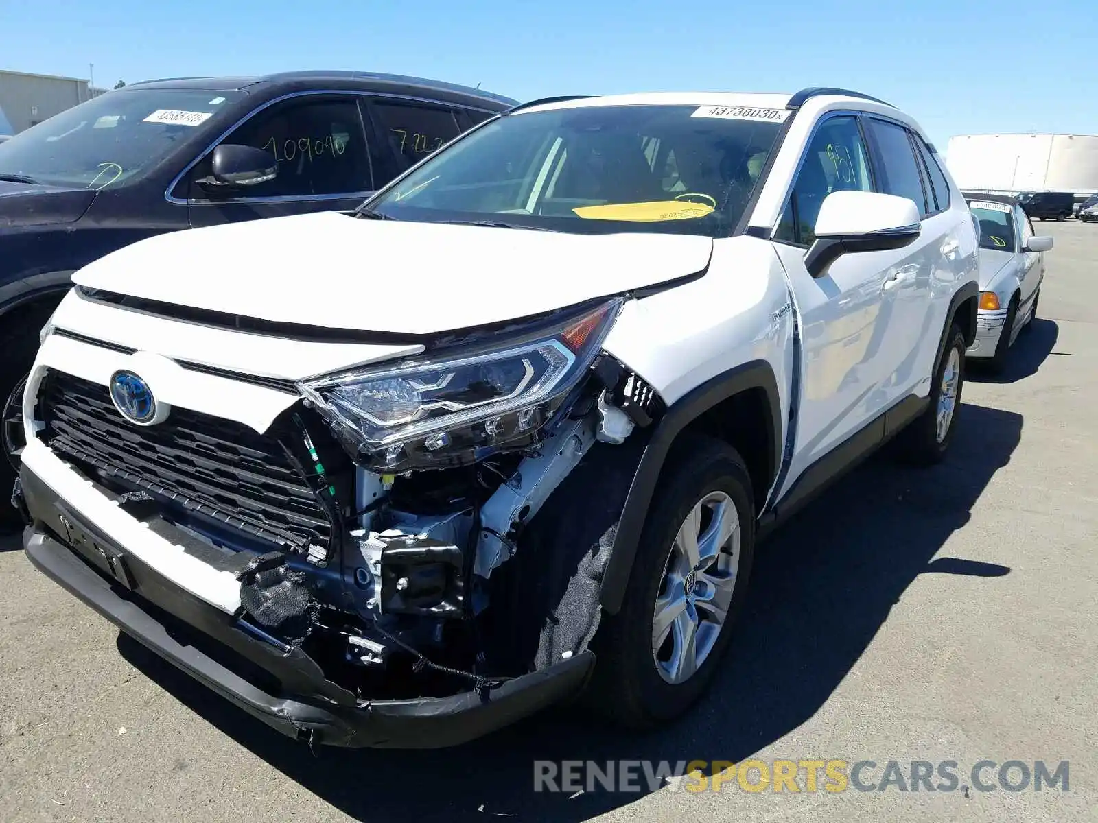 2 Photograph of a damaged car JTMRWRFV9LD064547 TOYOTA RAV4 2020