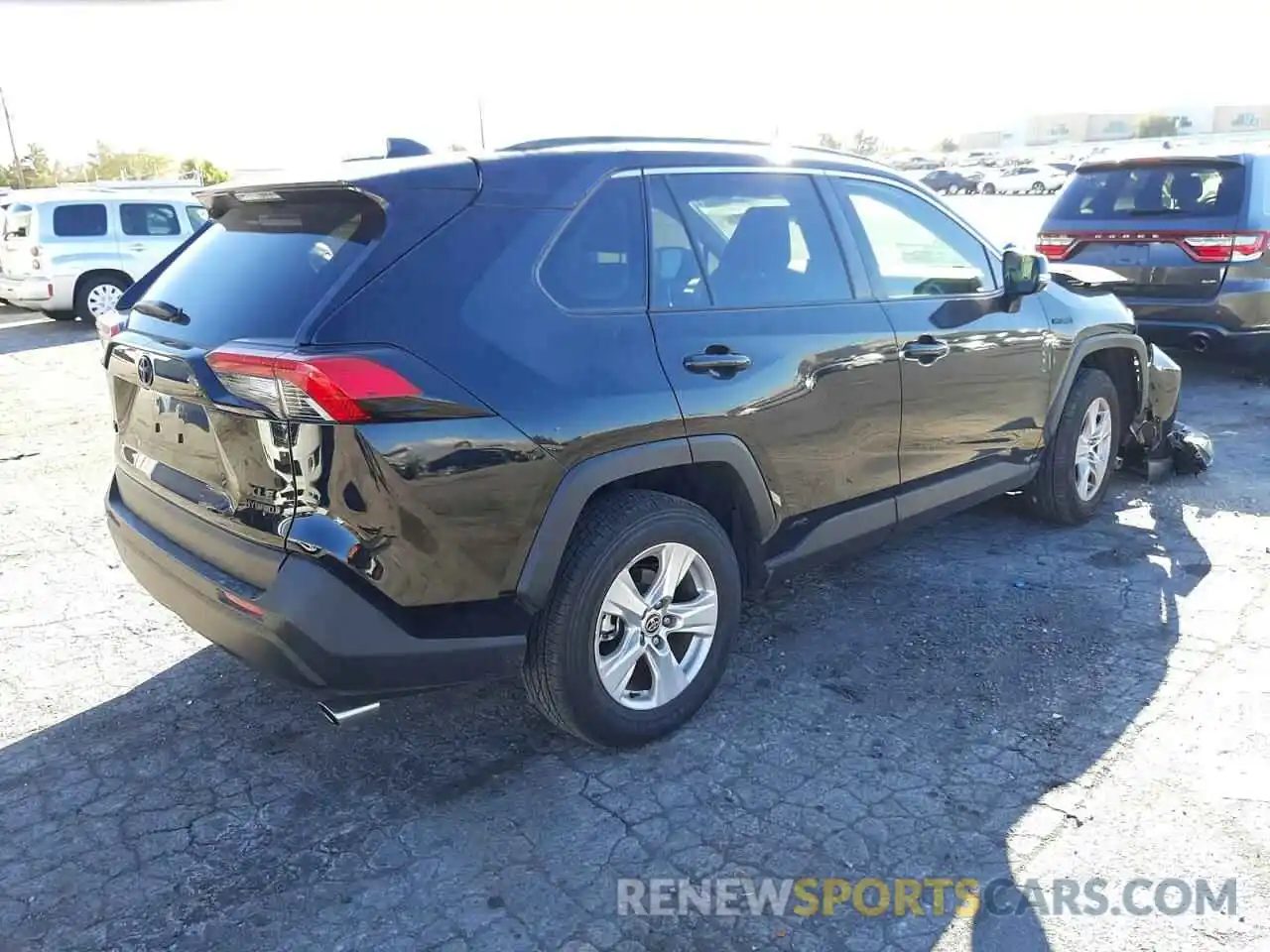 4 Photograph of a damaged car JTMRWRFV9LD066833 TOYOTA RAV4 2020