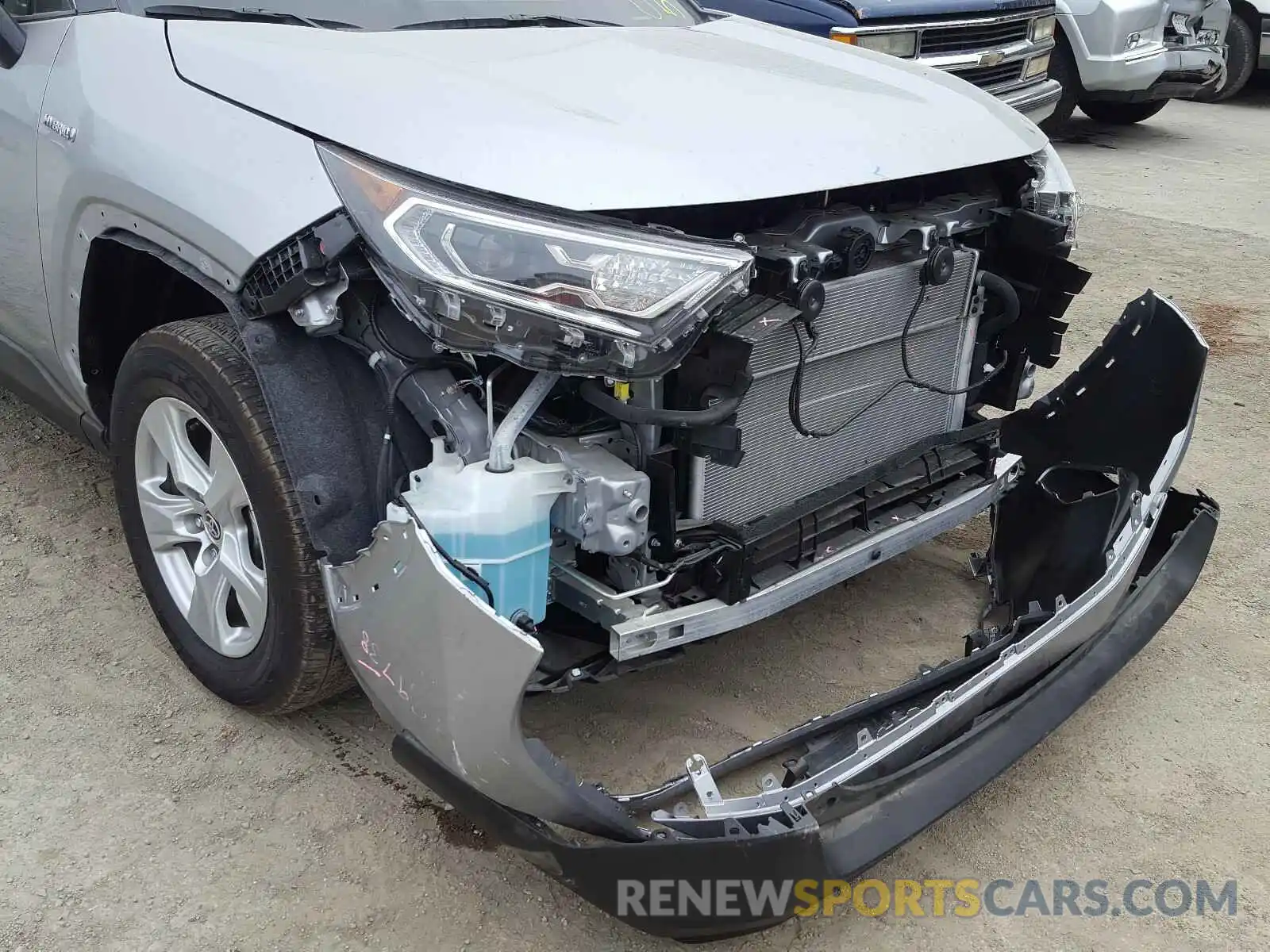 9 Photograph of a damaged car JTMRWRFV9LD541963 TOYOTA RAV4 2020