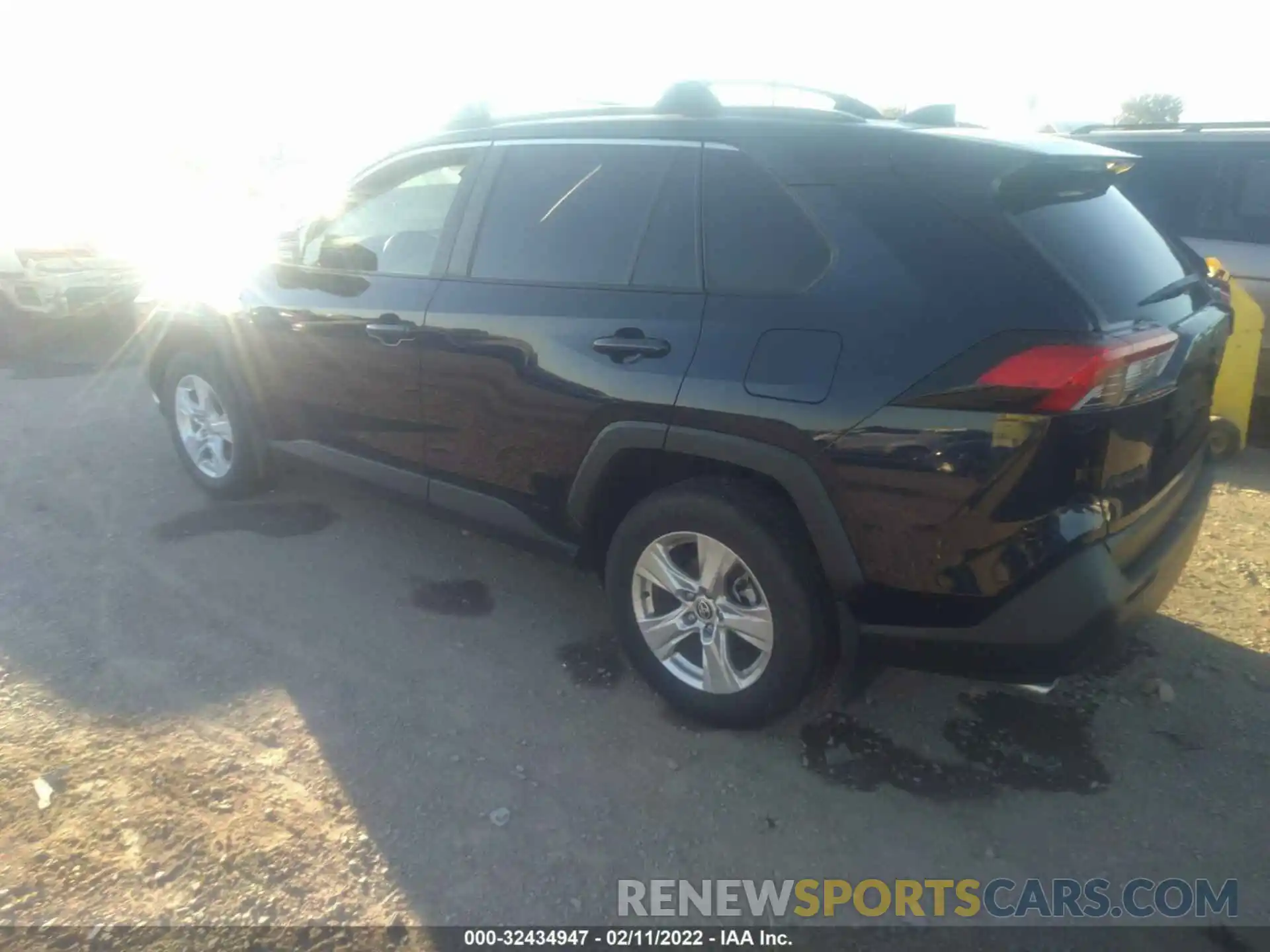 3 Photograph of a damaged car JTMRWRFV9LD549562 TOYOTA RAV4 2020