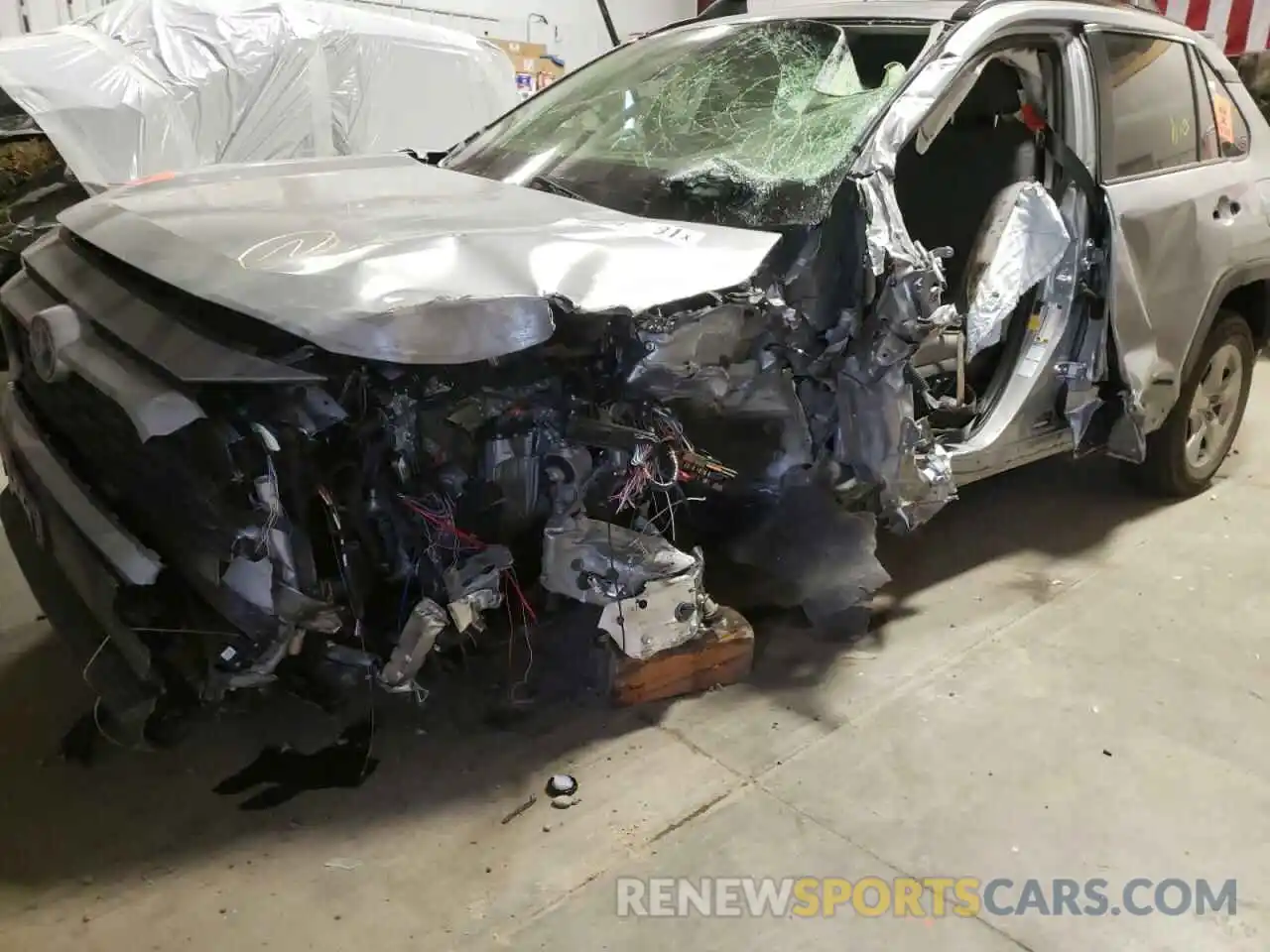 9 Photograph of a damaged car JTMRWRFV9LD551280 TOYOTA RAV4 2020