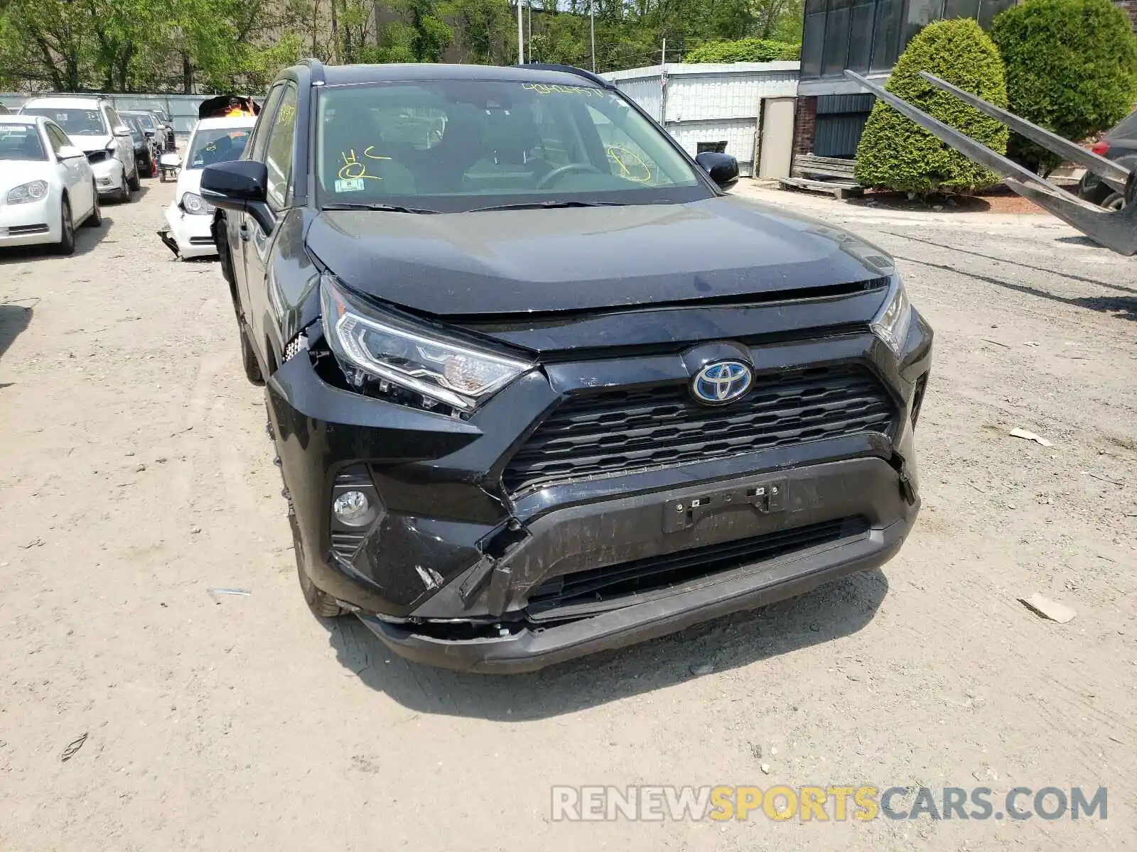 9 Photograph of a damaged car JTMRWRFV9LJ048219 TOYOTA RAV4 2020