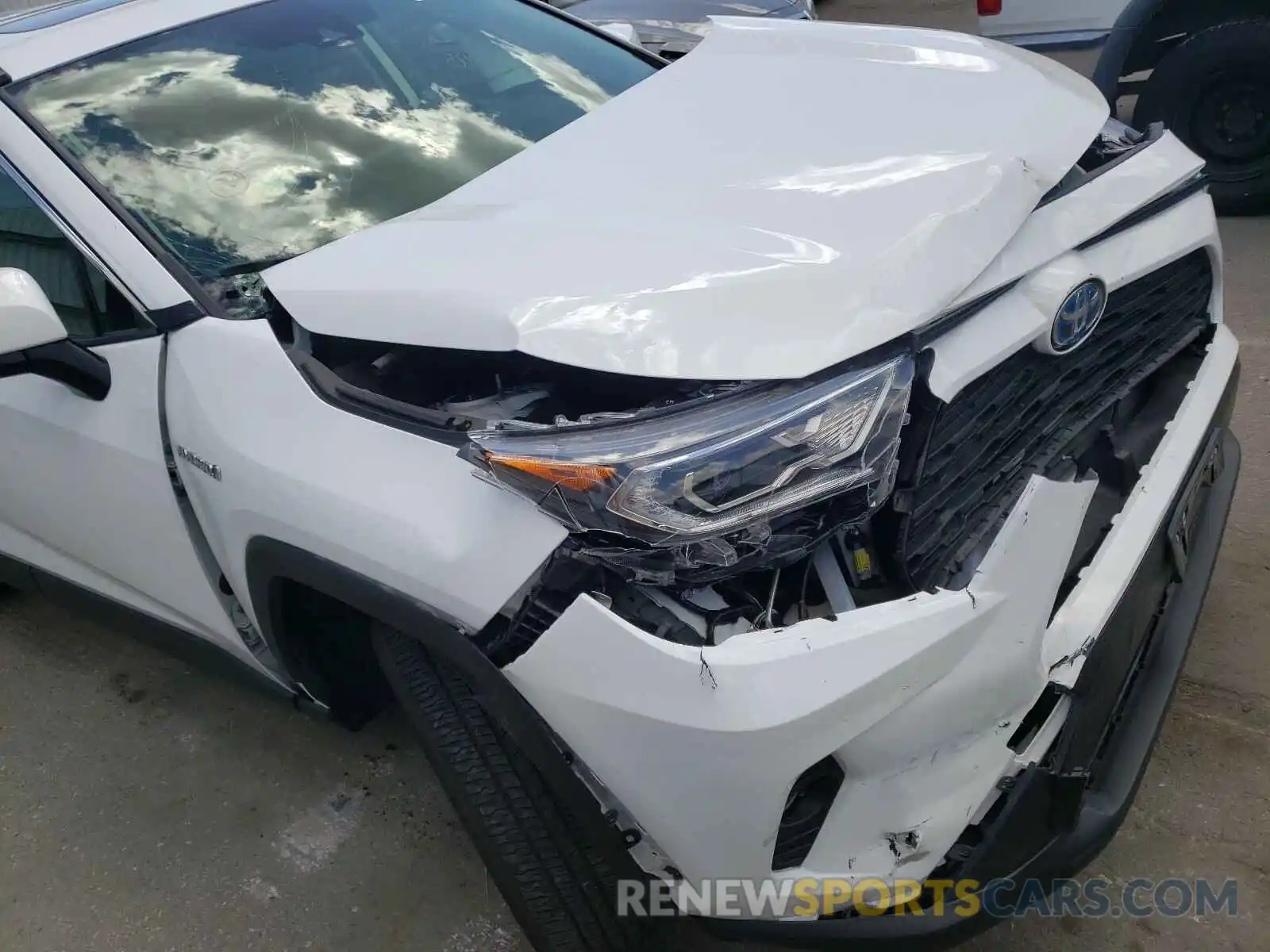 9 Photograph of a damaged car JTMRWRFVXLD060992 TOYOTA RAV4 2020