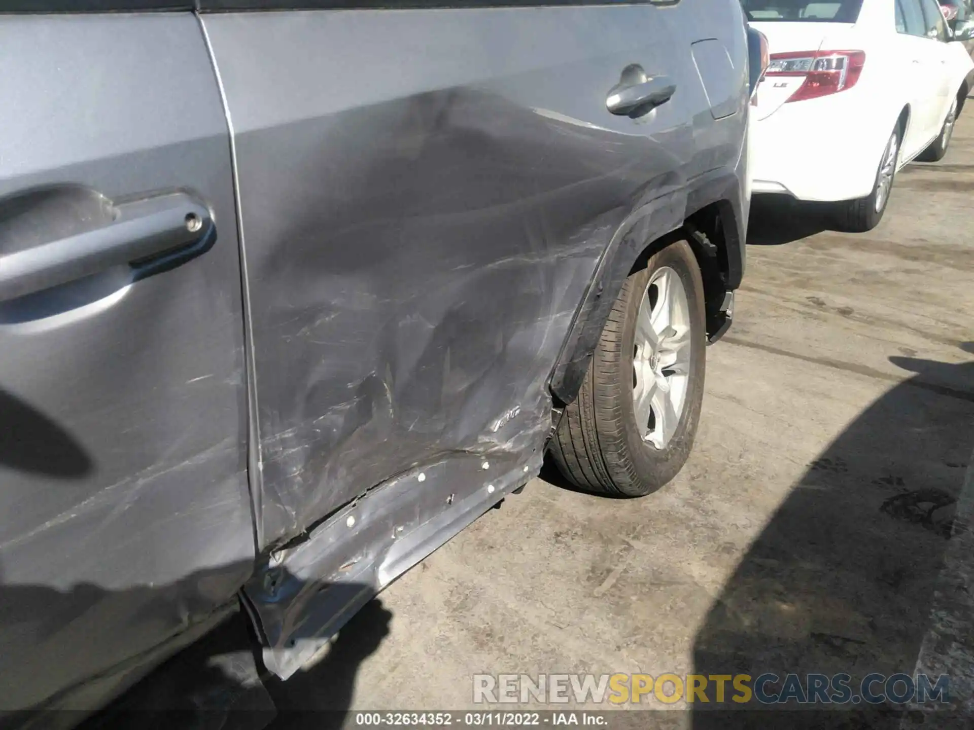 6 Photograph of a damaged car JTMRWRFVXLD064346 TOYOTA RAV4 2020