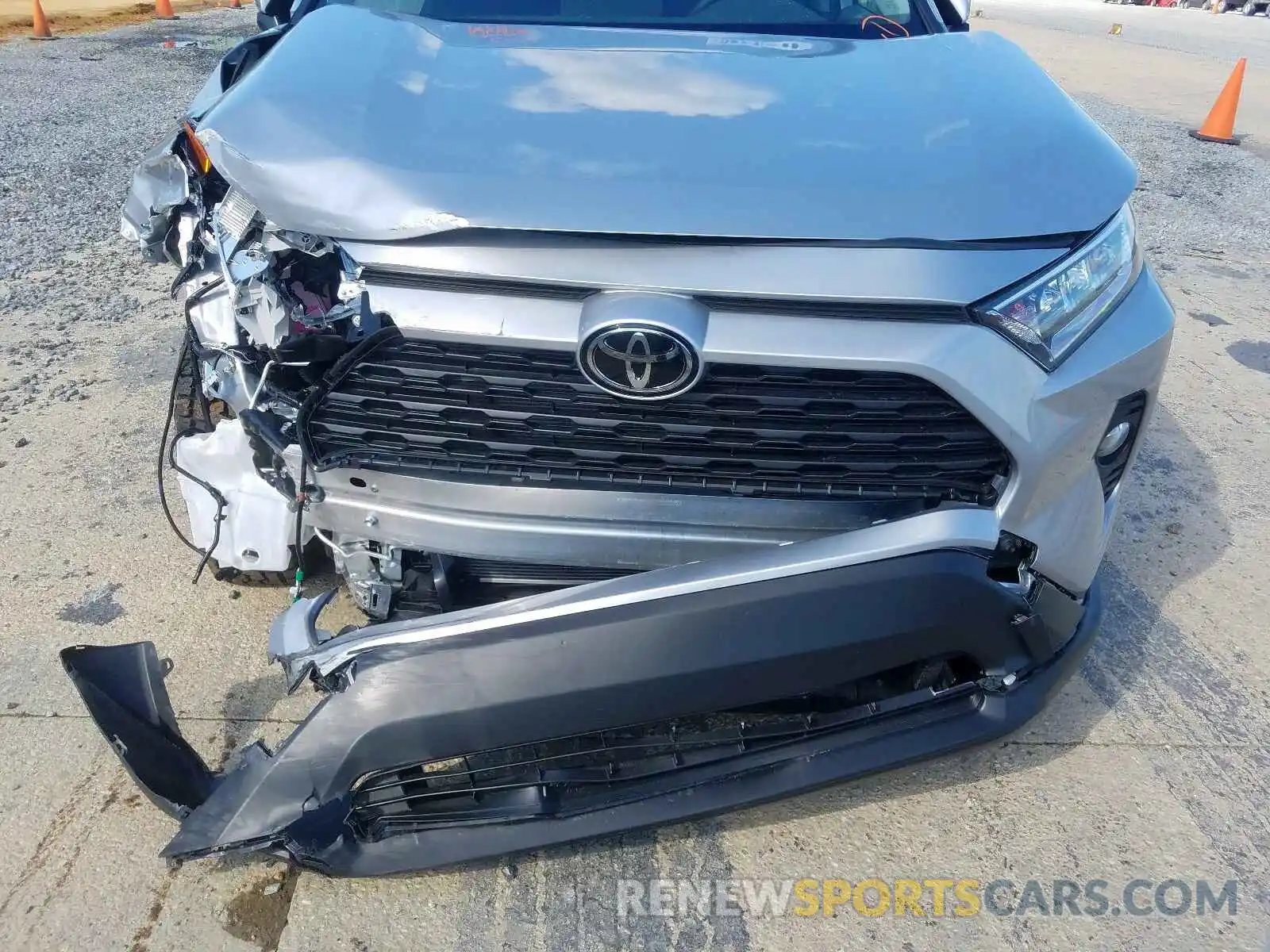 9 Photograph of a damaged car JTMW1RFV2LJ018237 TOYOTA RAV4 2020