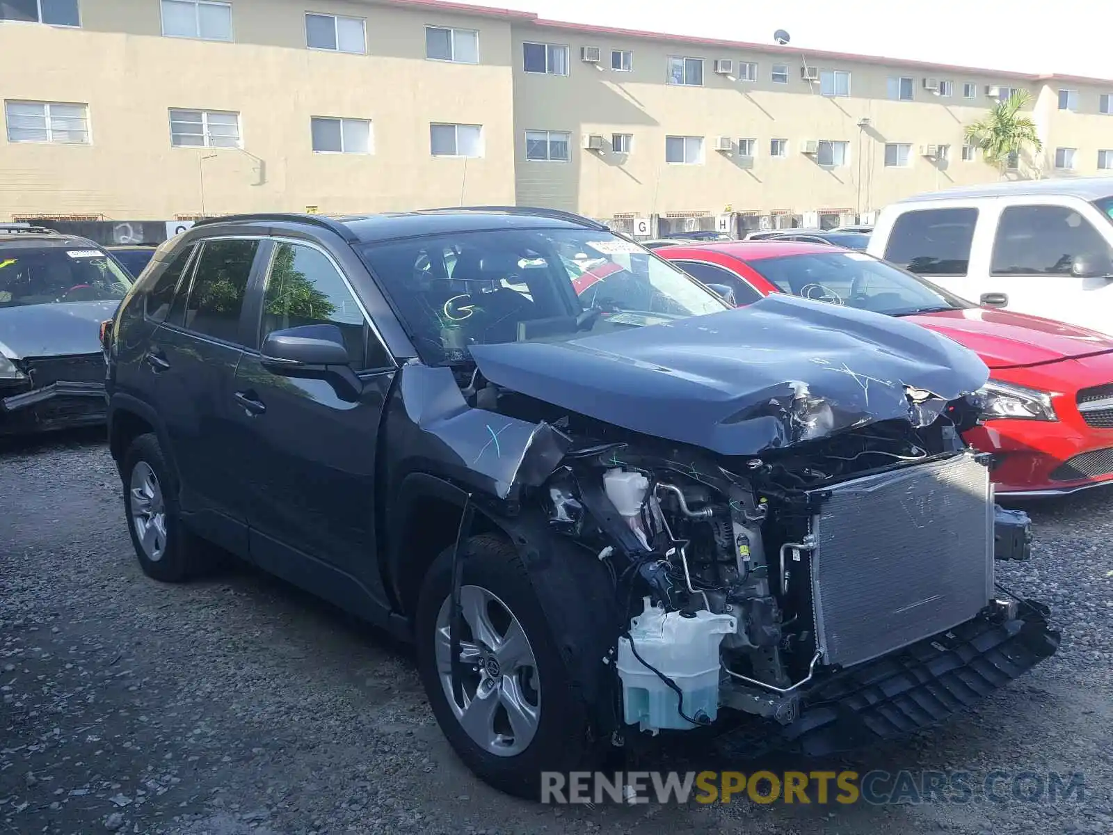 1 Photograph of a damaged car JTMW1RFV4LJ017297 TOYOTA RAV4 2020