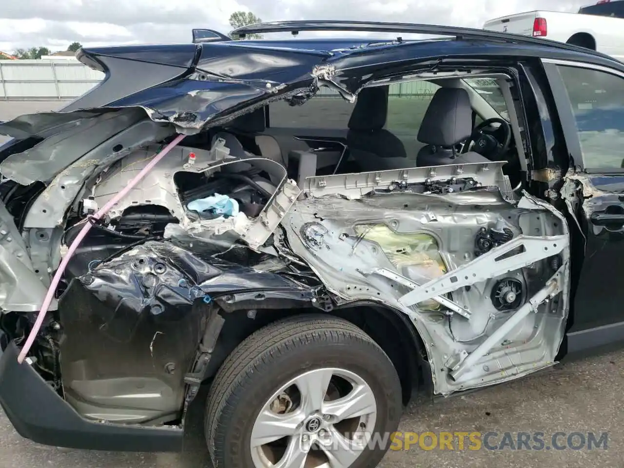 9 Photograph of a damaged car JTMW1RFV6LD046668 TOYOTA RAV4 2020