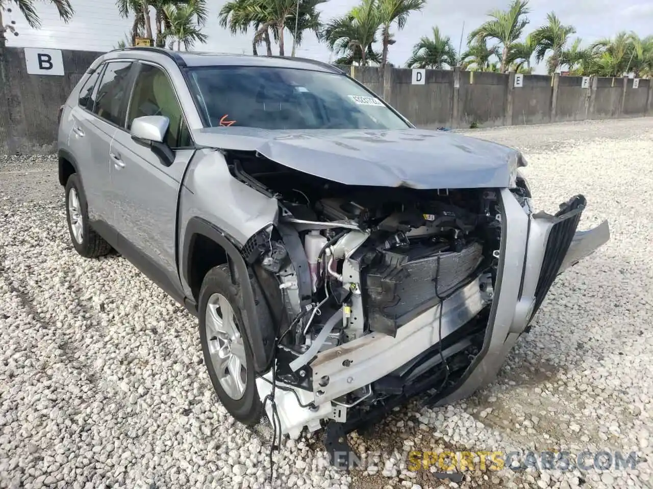 1 Photograph of a damaged car JTMW1RFV6LD519503 TOYOTA RAV4 2020