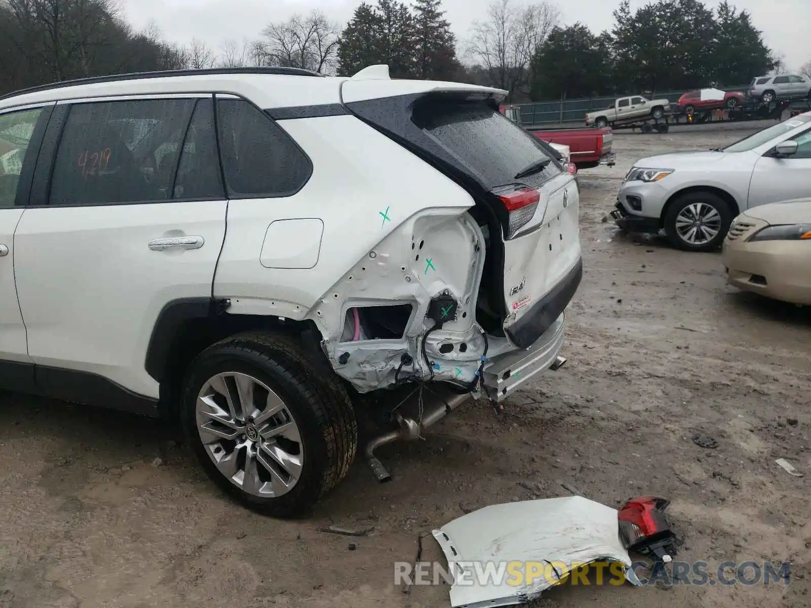 9 Photograph of a damaged car JTMY1RFV3LJ021544 TOYOTA RAV4 2020