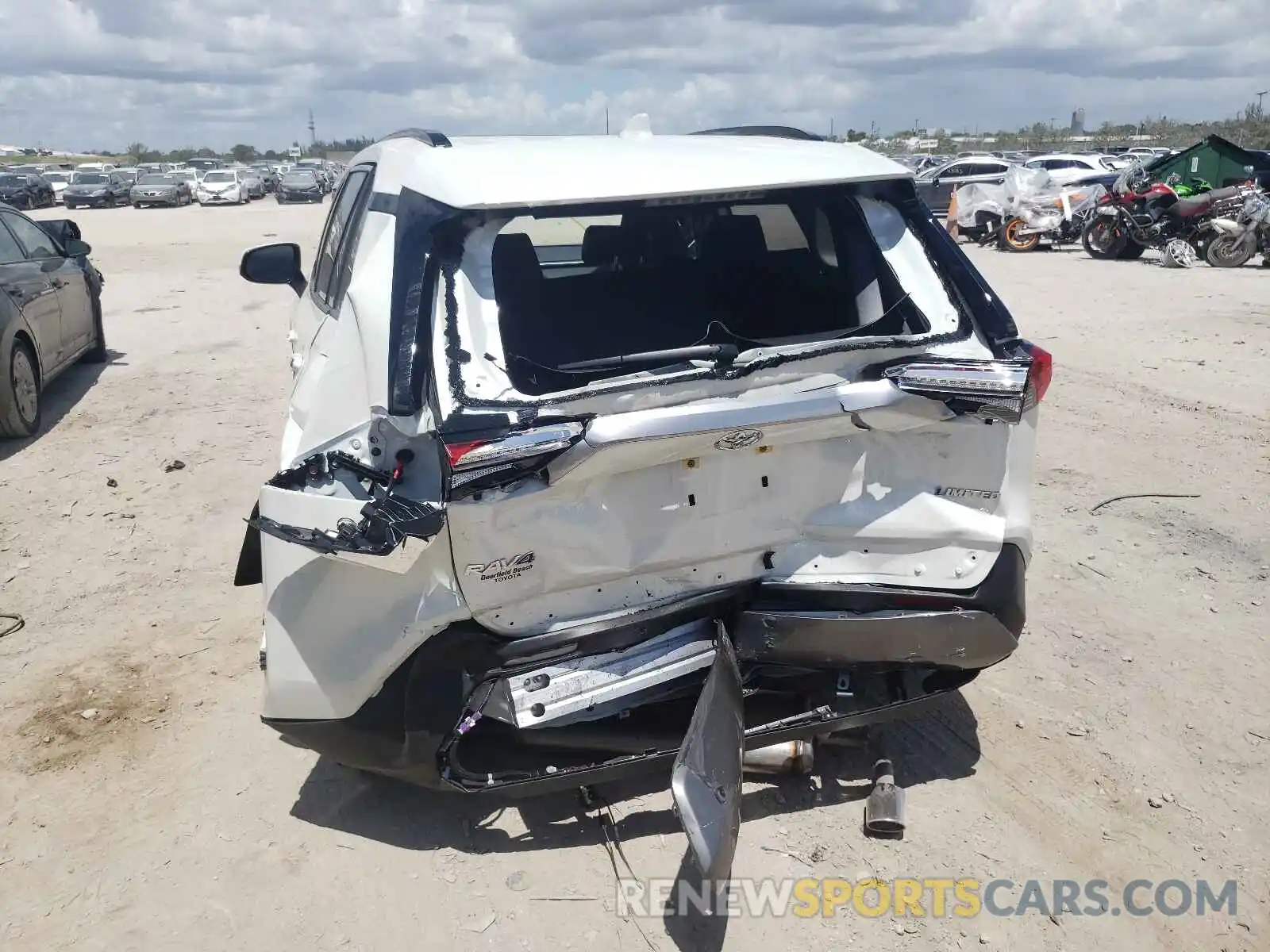 9 Photograph of a damaged car JTMY1RFV6LJ022462 TOYOTA RAV4 2020