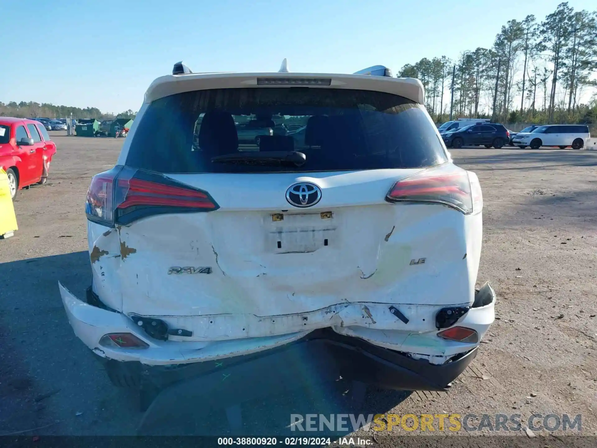 16 Photograph of a damaged car JTMZFREV8HJ710364 TOYOTA RAV4 2020