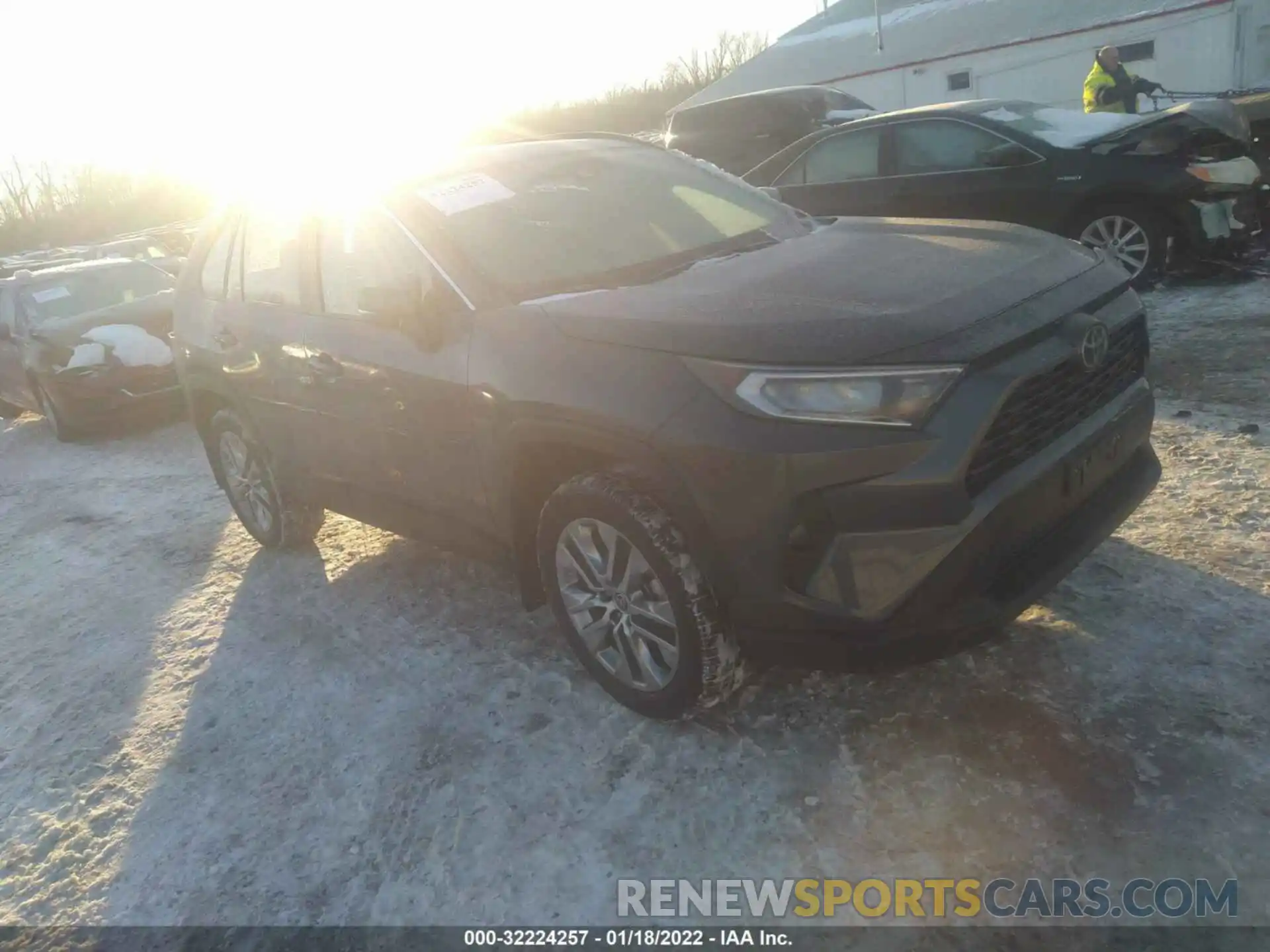 1 Photograph of a damaged car 2T3A1RFV0MC192497 TOYOTA RAV4 2021