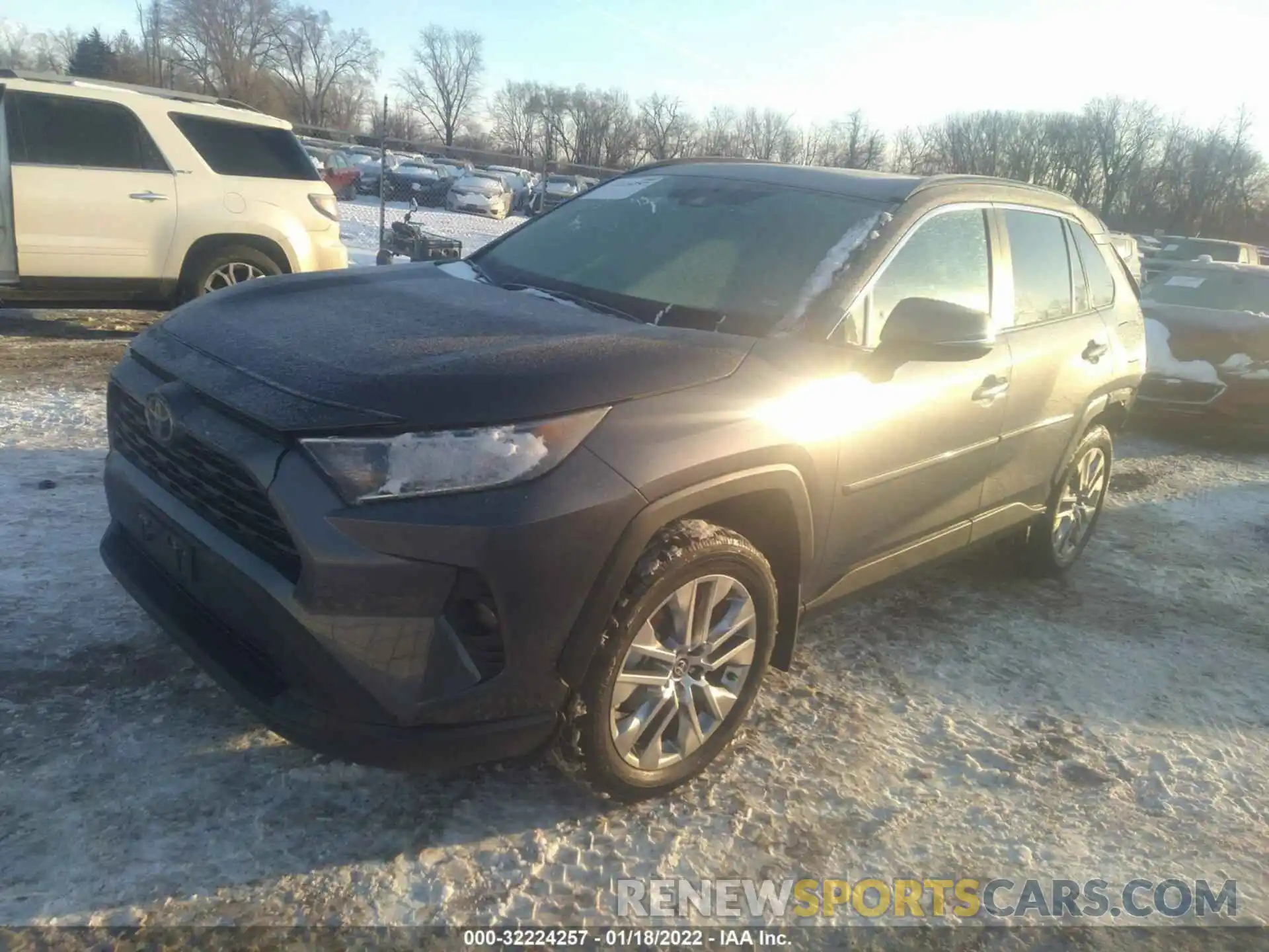 2 Photograph of a damaged car 2T3A1RFV0MC192497 TOYOTA RAV4 2021