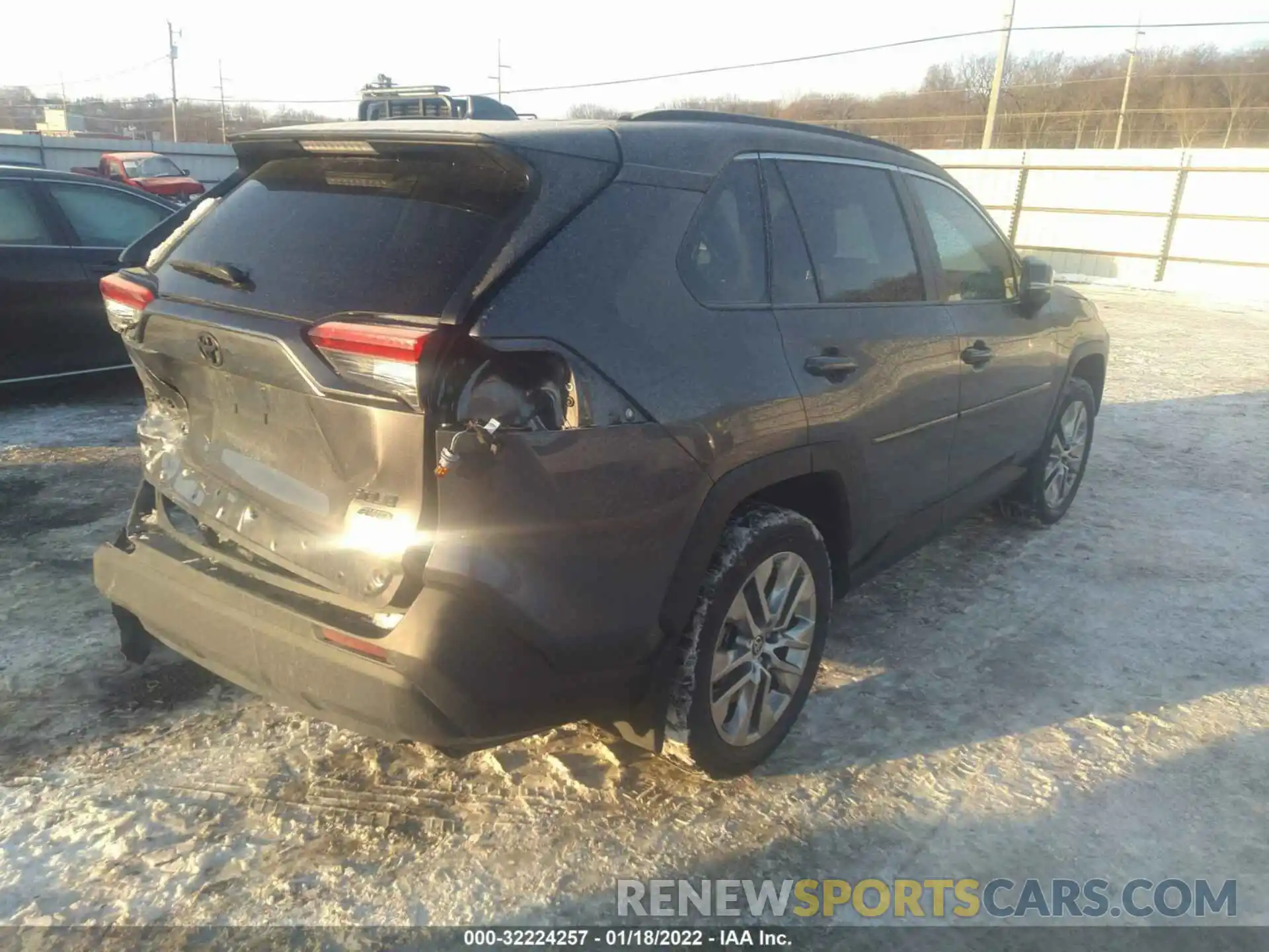 4 Photograph of a damaged car 2T3A1RFV0MC192497 TOYOTA RAV4 2021