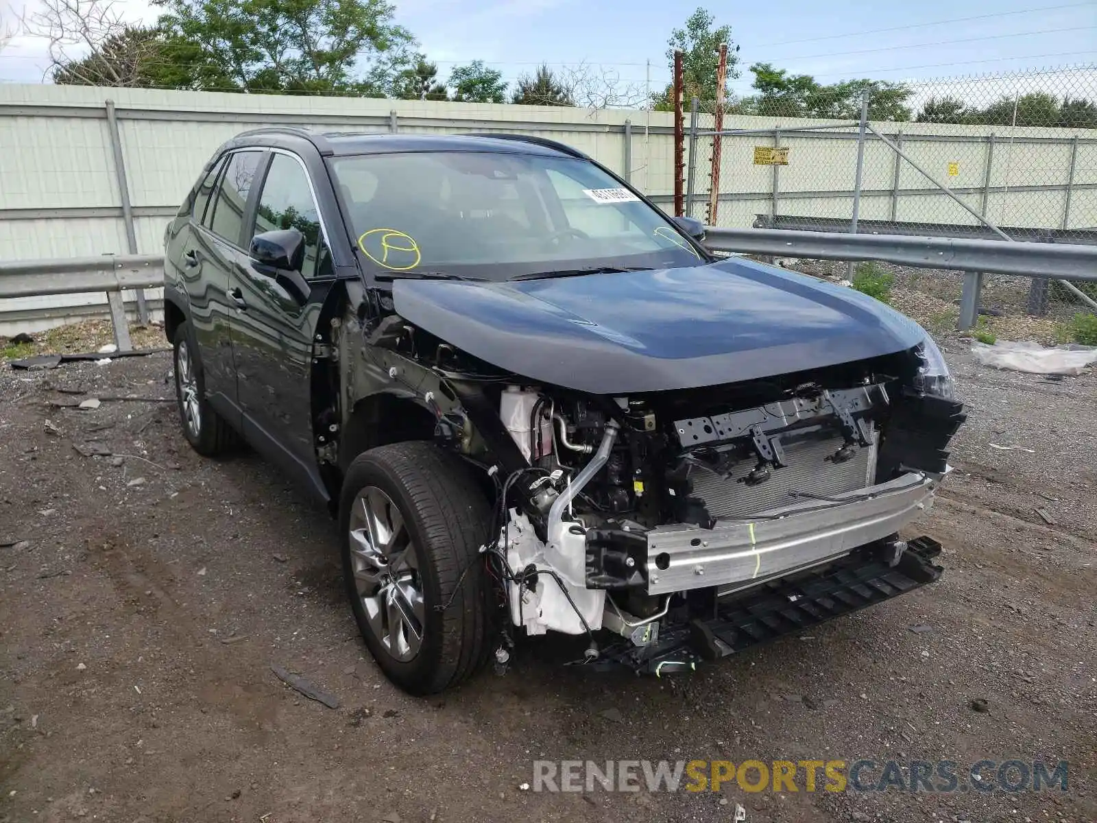 1 Photograph of a damaged car 2T3A1RFV0MC200159 TOYOTA RAV4 2021