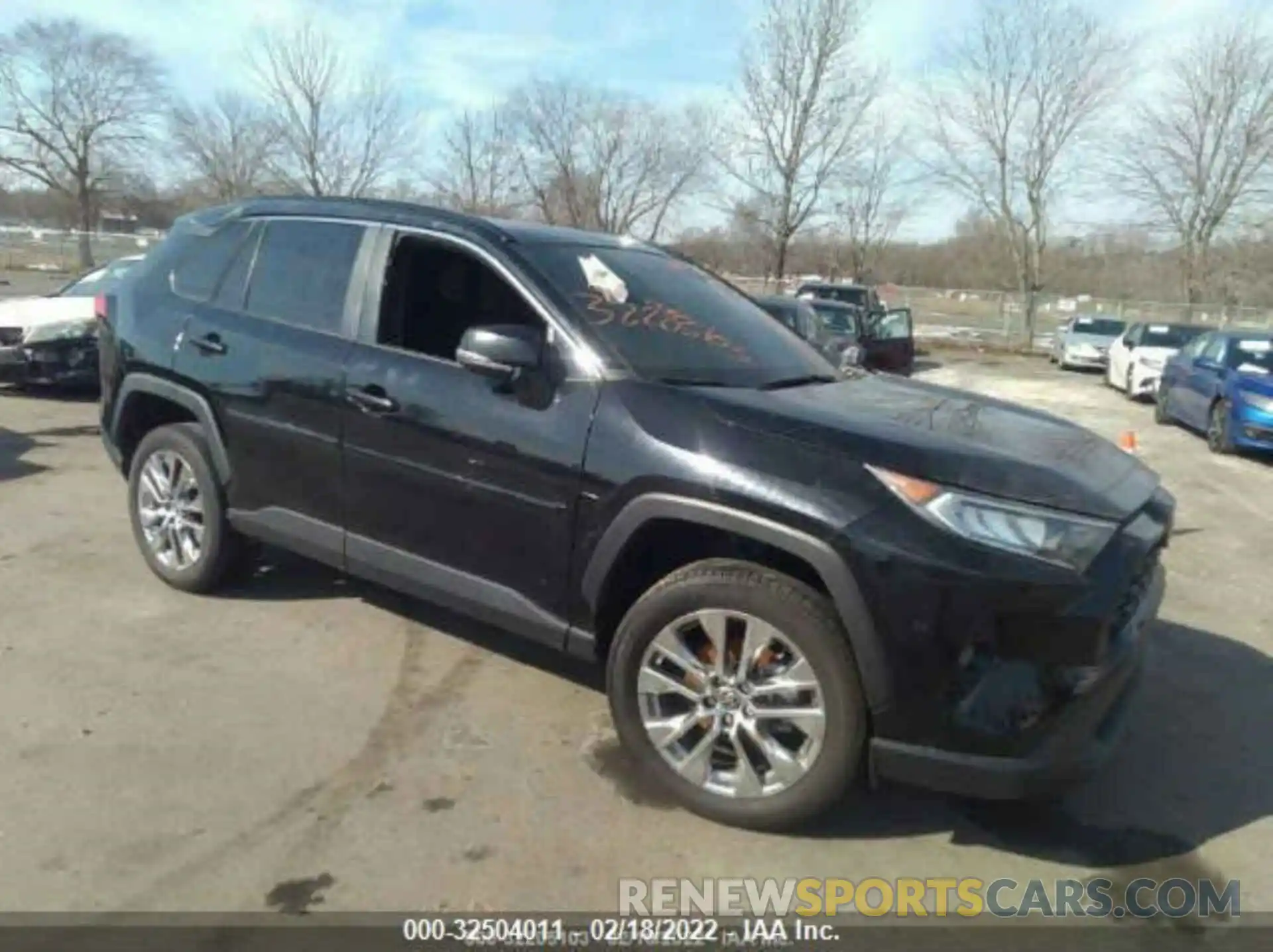 1 Photograph of a damaged car 2T3A1RFV0MC221304 TOYOTA RAV4 2021