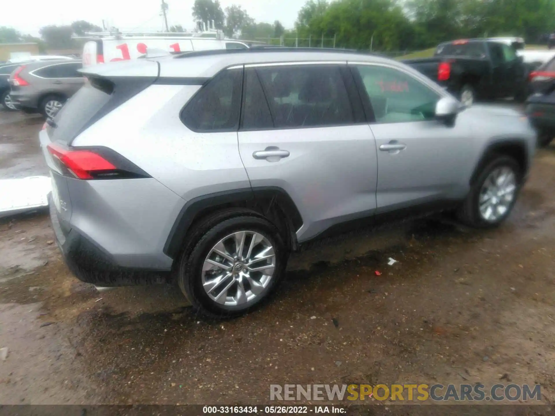 4 Photograph of a damaged car 2T3A1RFV0MC239253 TOYOTA RAV4 2021