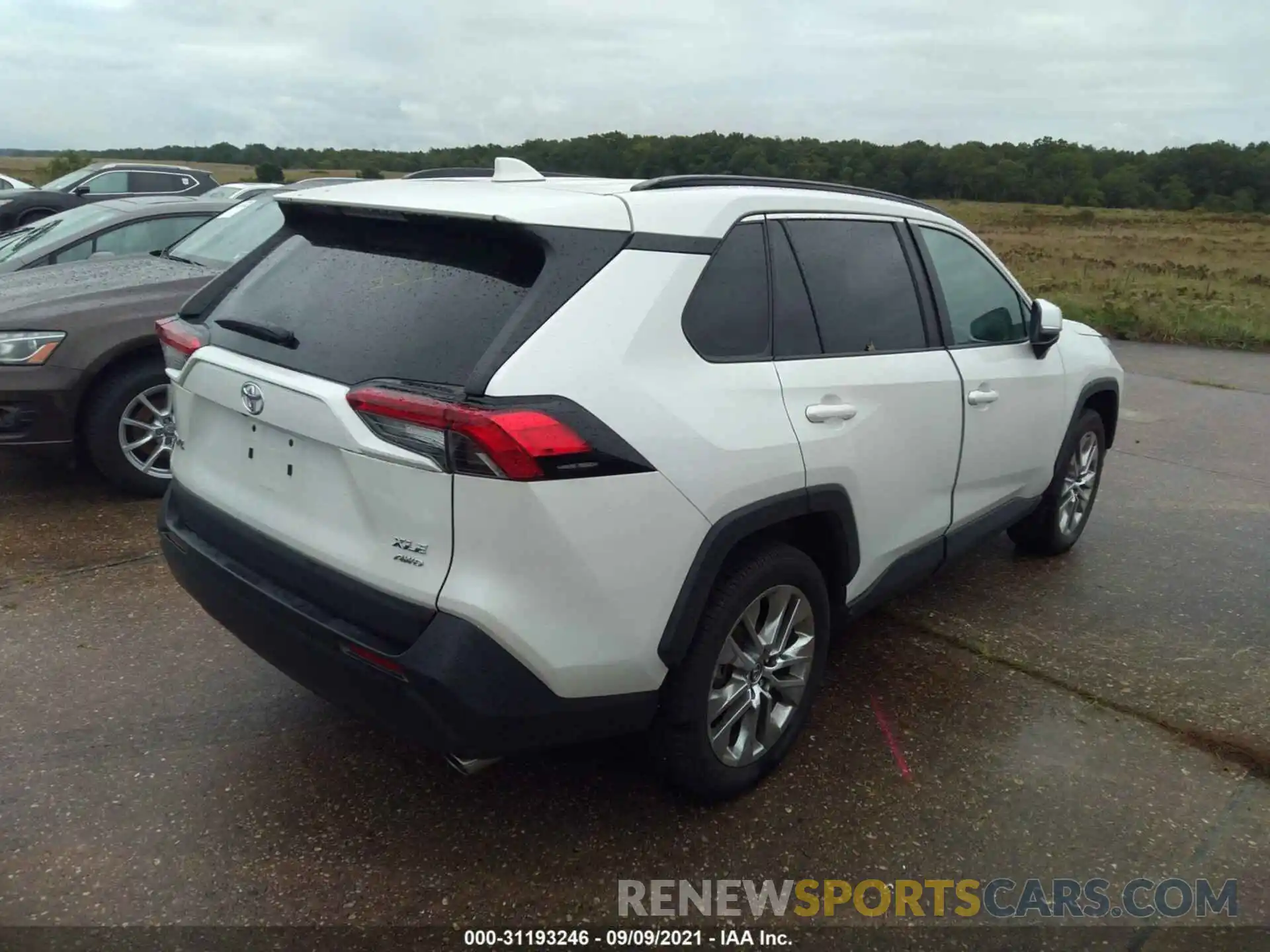 4 Photograph of a damaged car 2T3A1RFV0MW165203 TOYOTA RAV4 2021