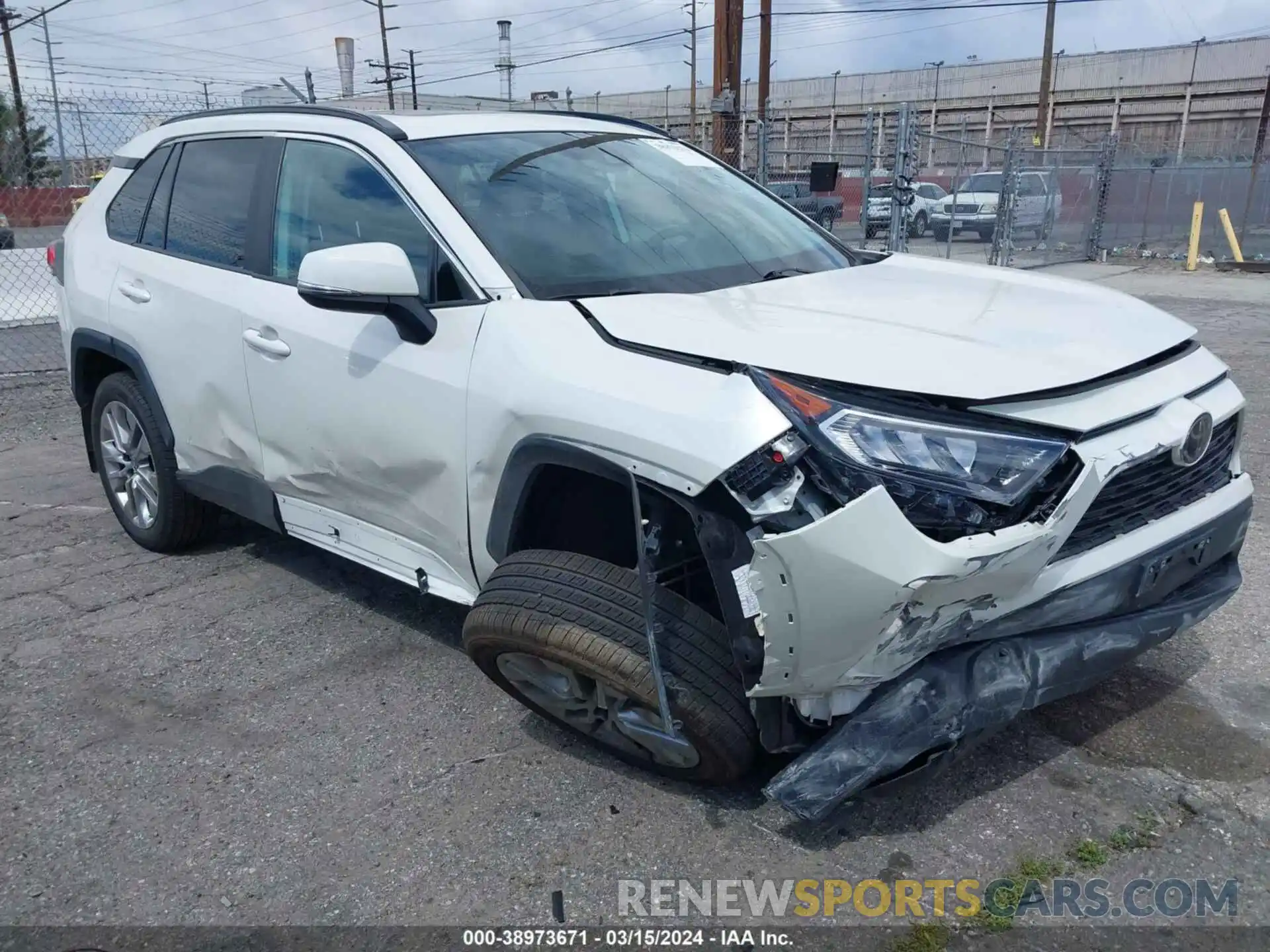 1 Photograph of a damaged car 2T3A1RFV0MW191686 TOYOTA RAV4 2021