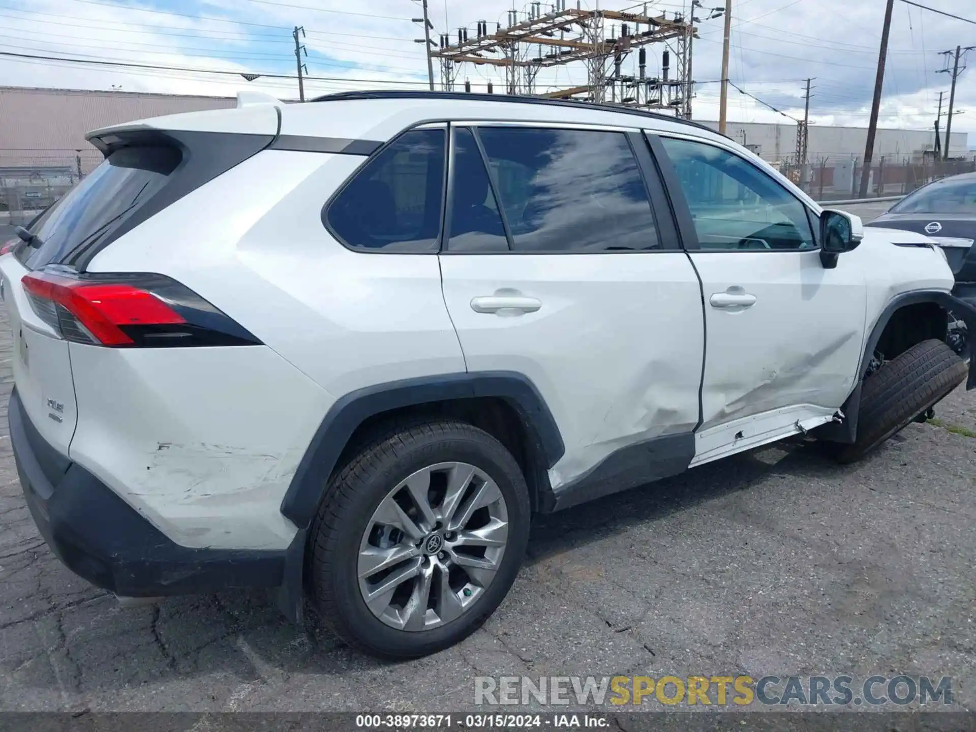 13 Photograph of a damaged car 2T3A1RFV0MW191686 TOYOTA RAV4 2021