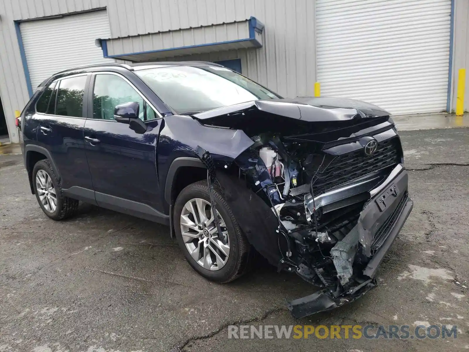 1 Photograph of a damaged car 2T3A1RFV0MW195219 TOYOTA RAV4 2021