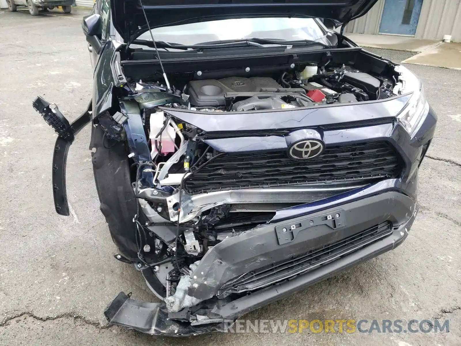 7 Photograph of a damaged car 2T3A1RFV0MW195219 TOYOTA RAV4 2021