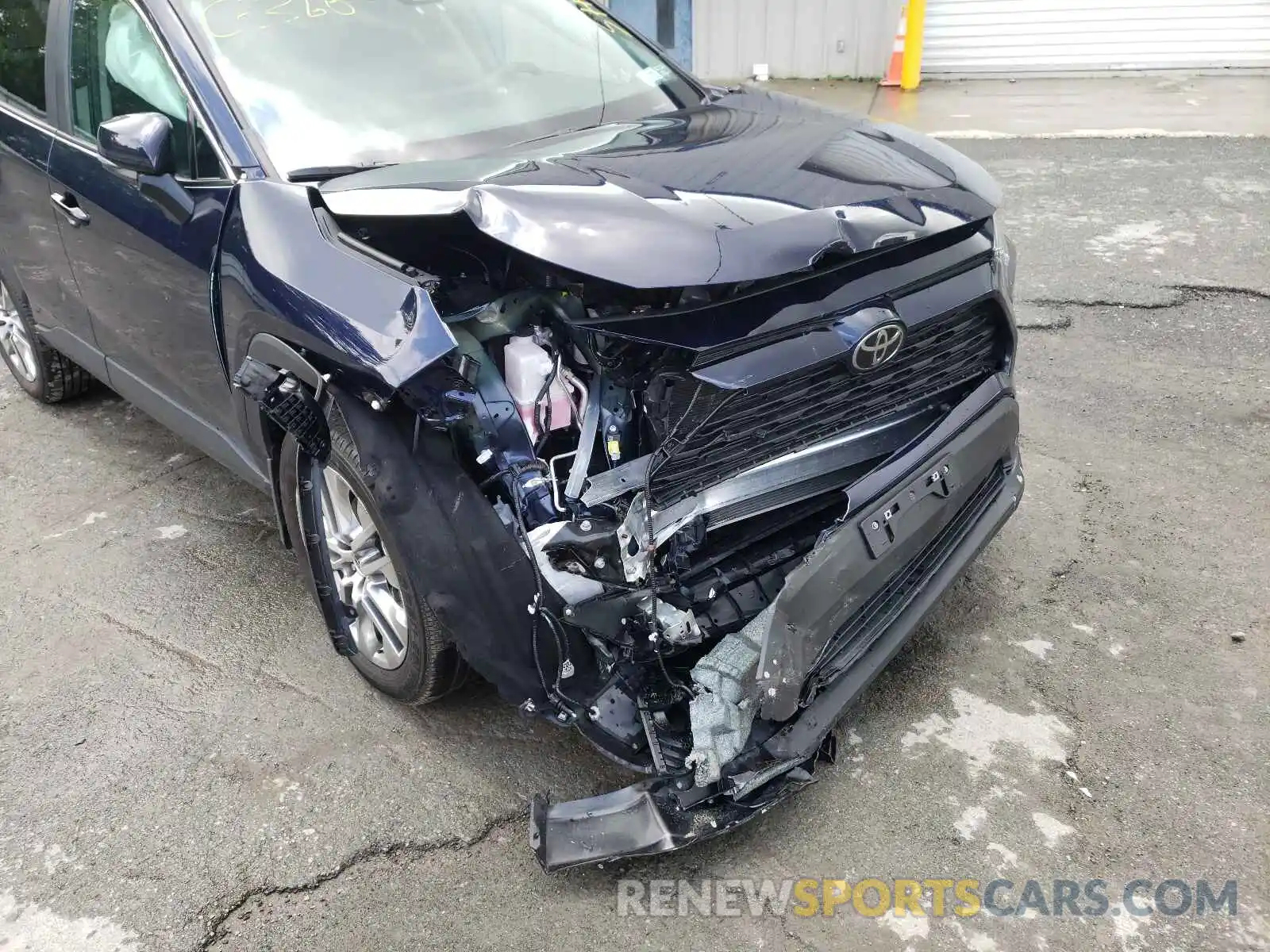 9 Photograph of a damaged car 2T3A1RFV0MW195219 TOYOTA RAV4 2021