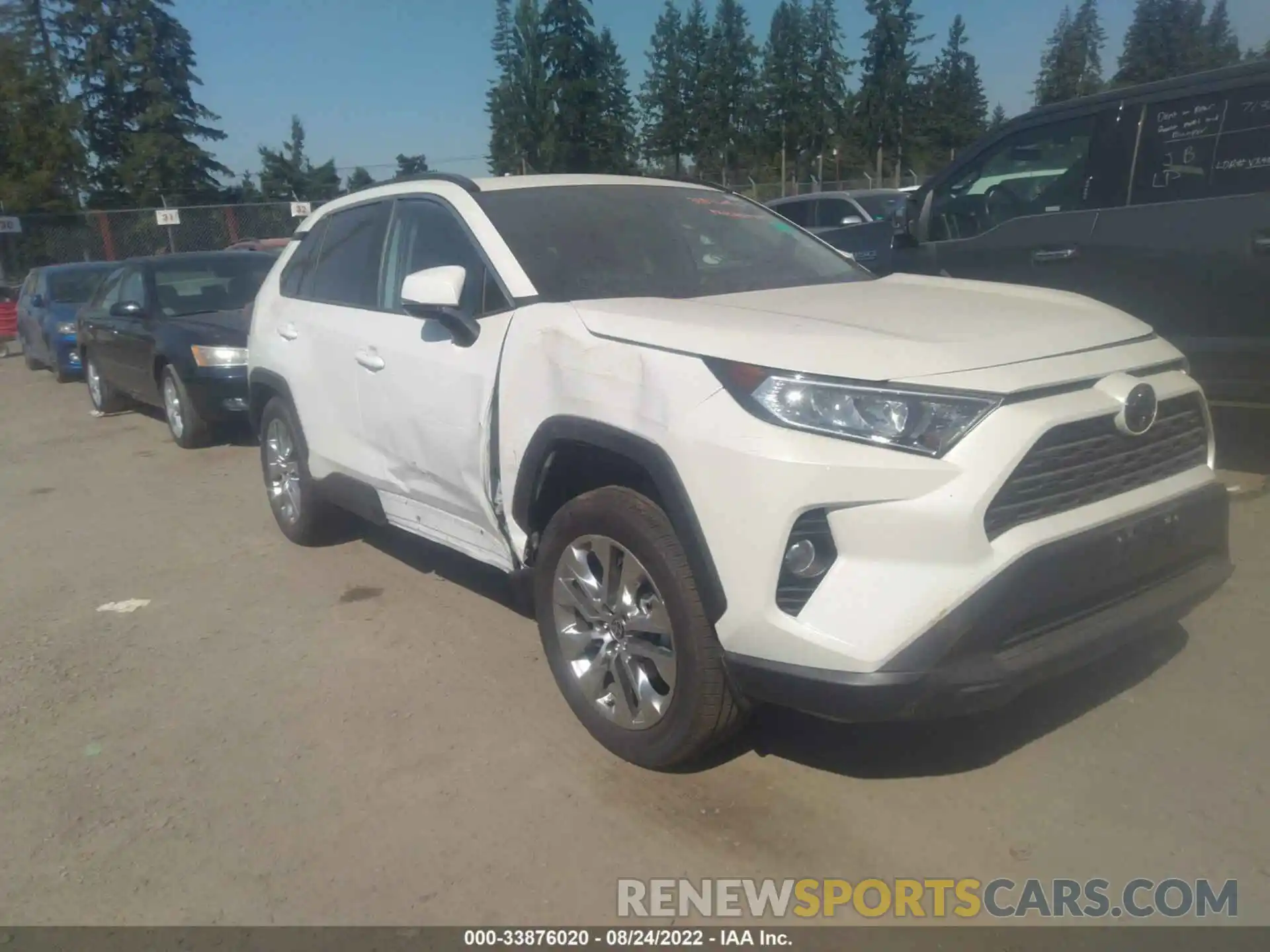 1 Photograph of a damaged car 2T3A1RFV0MW202041 TOYOTA RAV4 2021