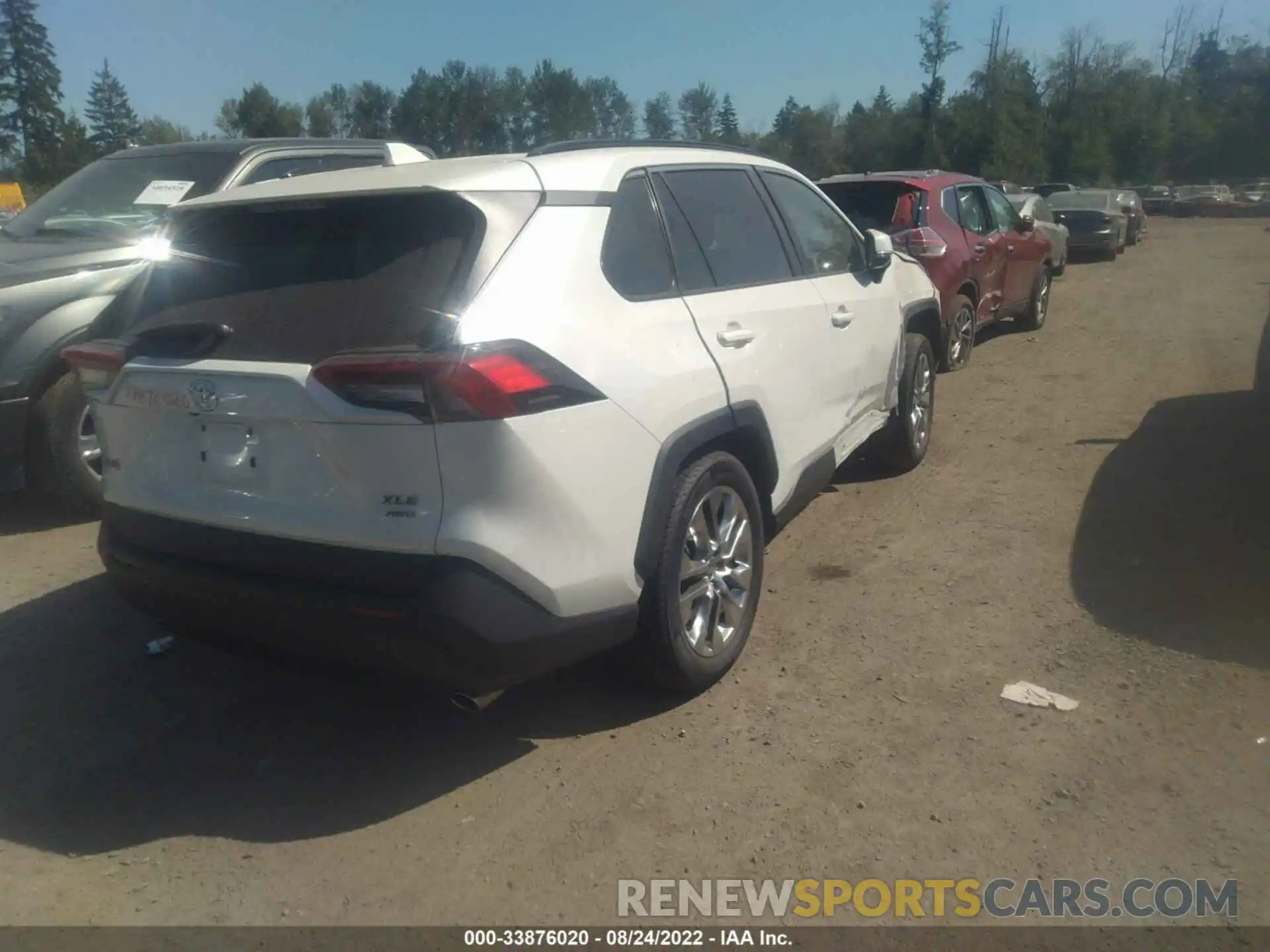 4 Photograph of a damaged car 2T3A1RFV0MW202041 TOYOTA RAV4 2021