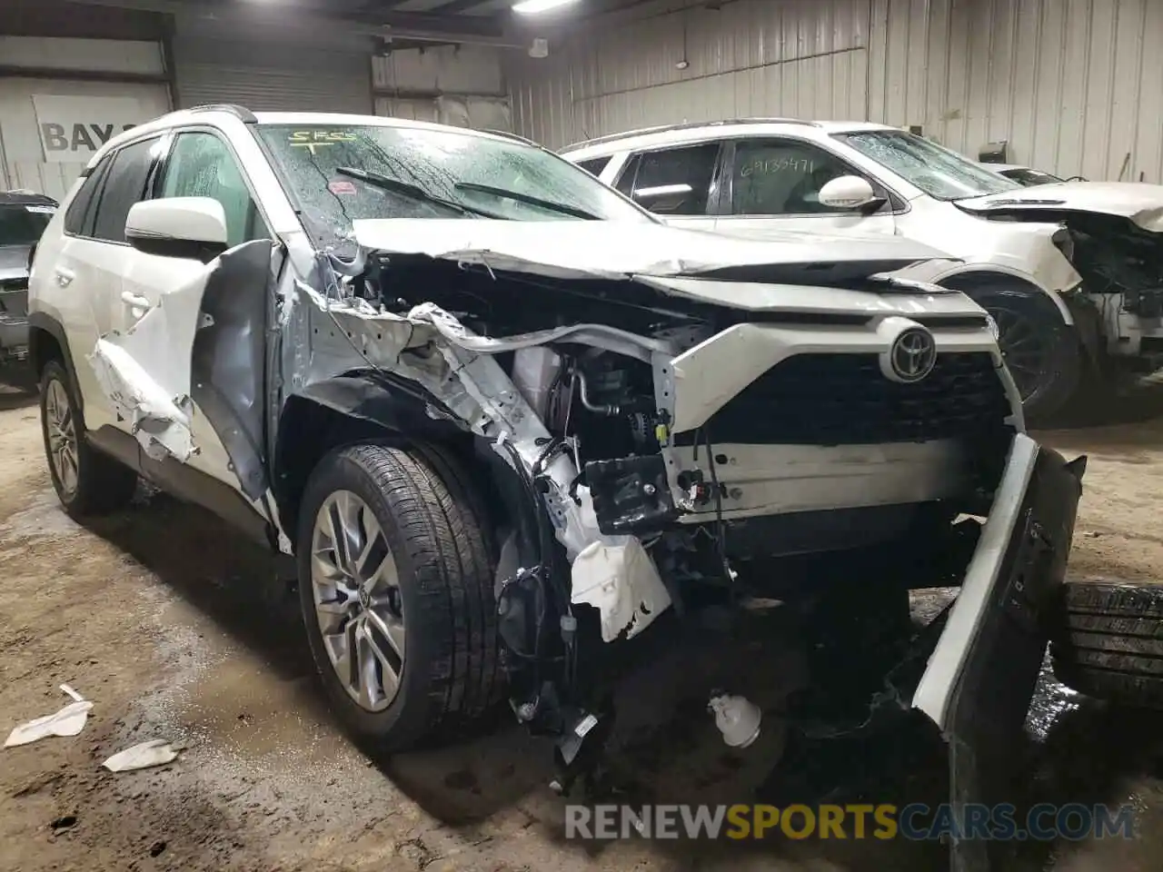 1 Photograph of a damaged car 2T3A1RFV0MW211838 TOYOTA RAV4 2021