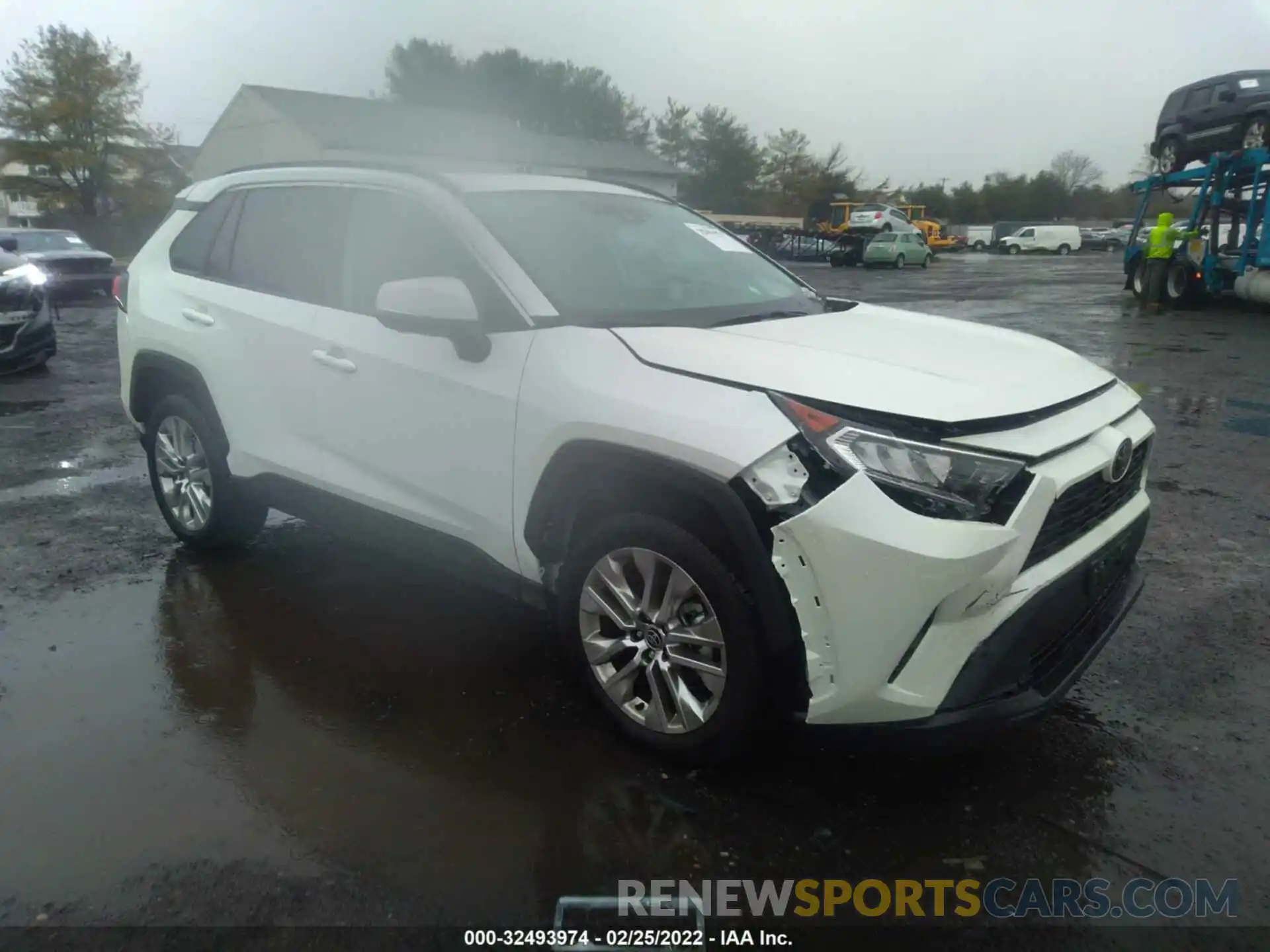 1 Photograph of a damaged car 2T3A1RFV0MW216733 TOYOTA RAV4 2021