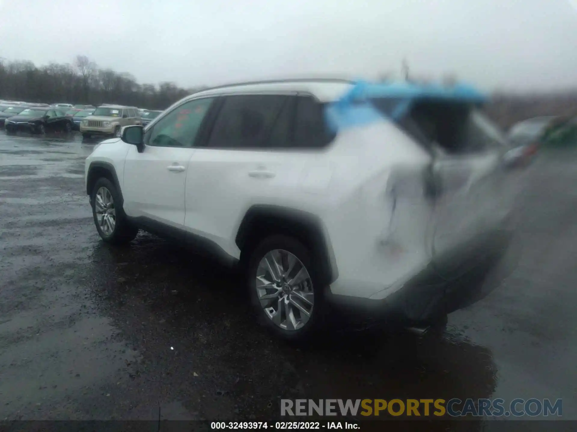 3 Photograph of a damaged car 2T3A1RFV0MW216733 TOYOTA RAV4 2021