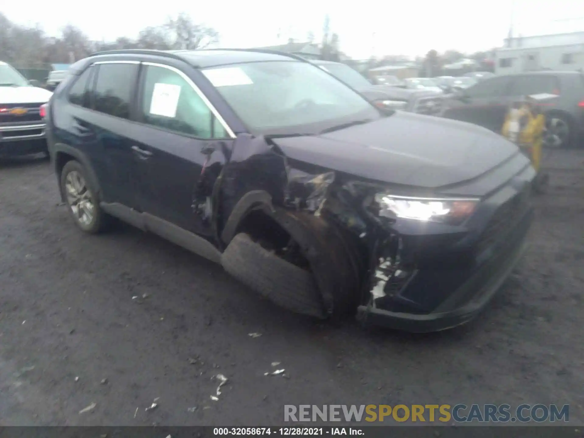 1 Photograph of a damaged car 2T3A1RFV1MW173147 TOYOTA RAV4 2021