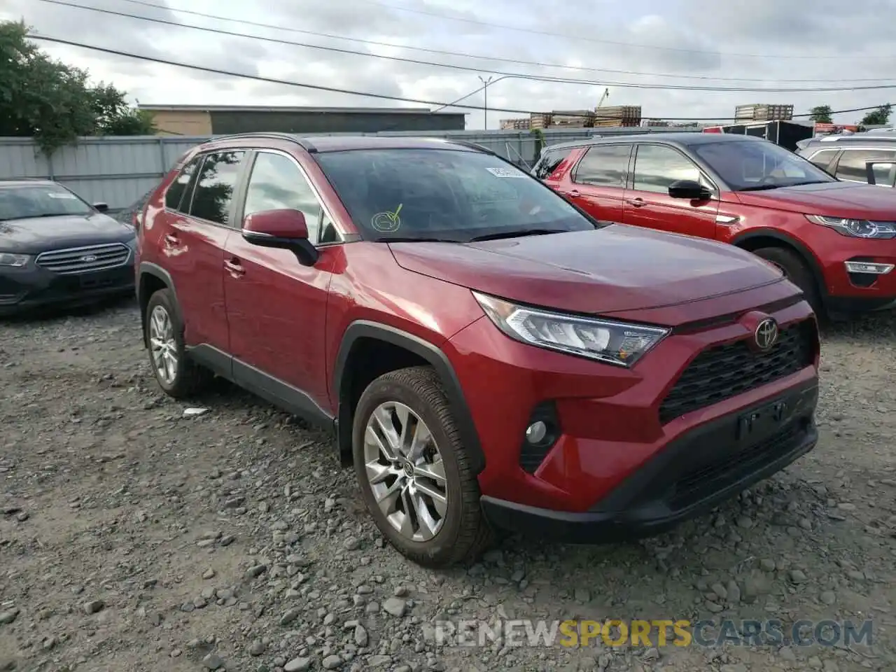 1 Photograph of a damaged car 2T3A1RFV2MW169625 TOYOTA RAV4 2021