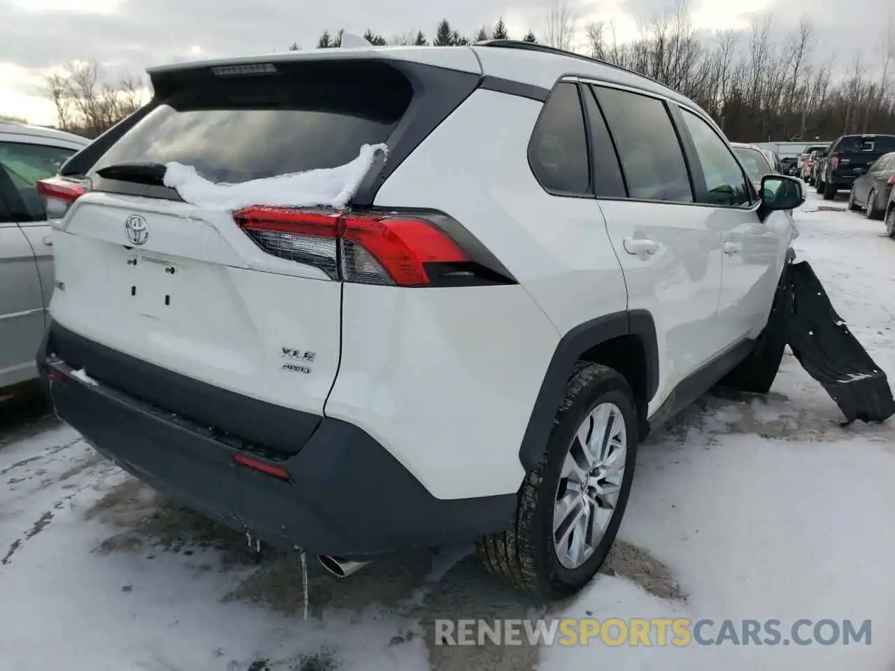 4 Photograph of a damaged car 2T3A1RFV2MW169639 TOYOTA RAV4 2021