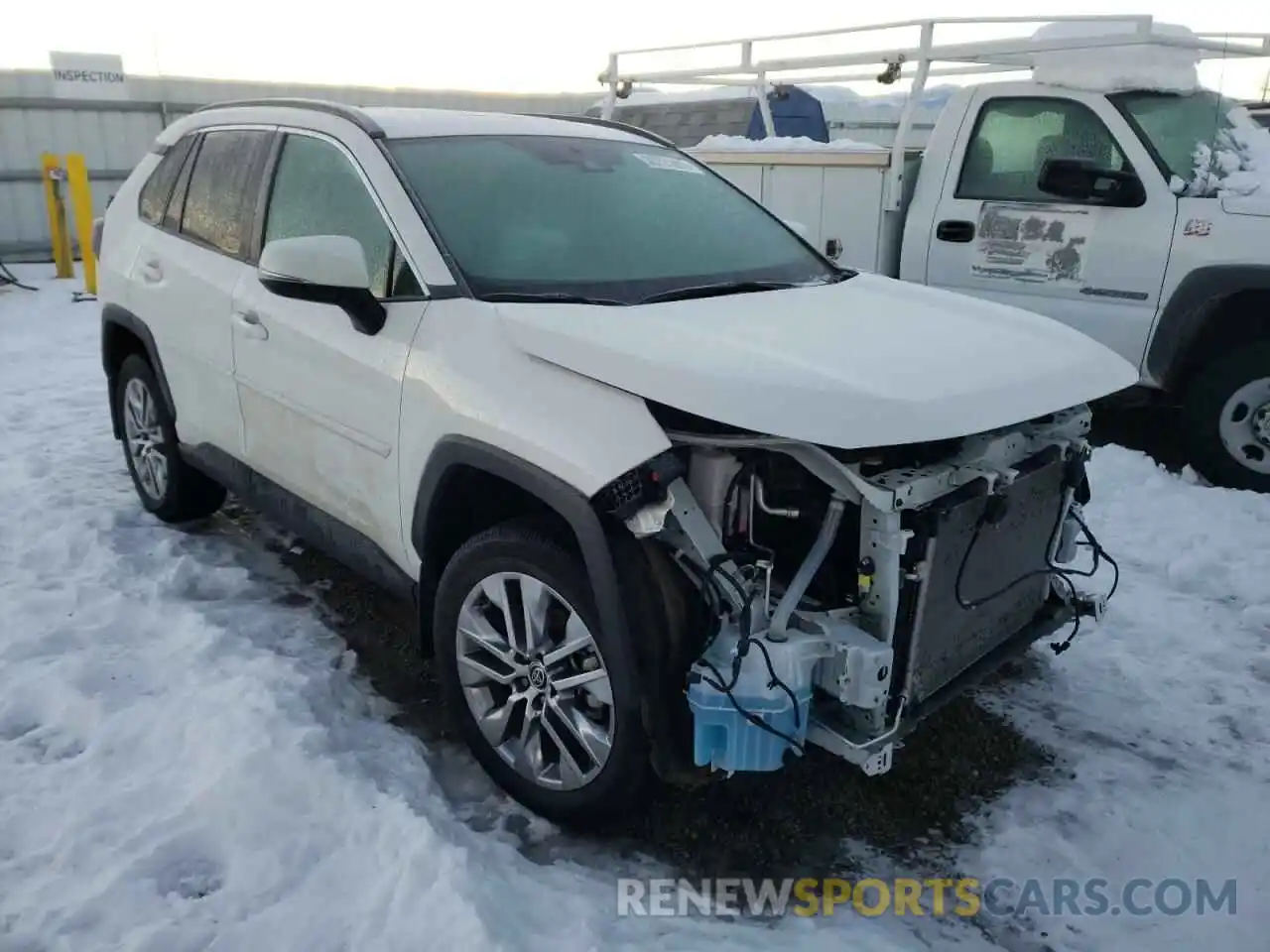 1 Photograph of a damaged car 2T3A1RFV2MW173934 TOYOTA RAV4 2021