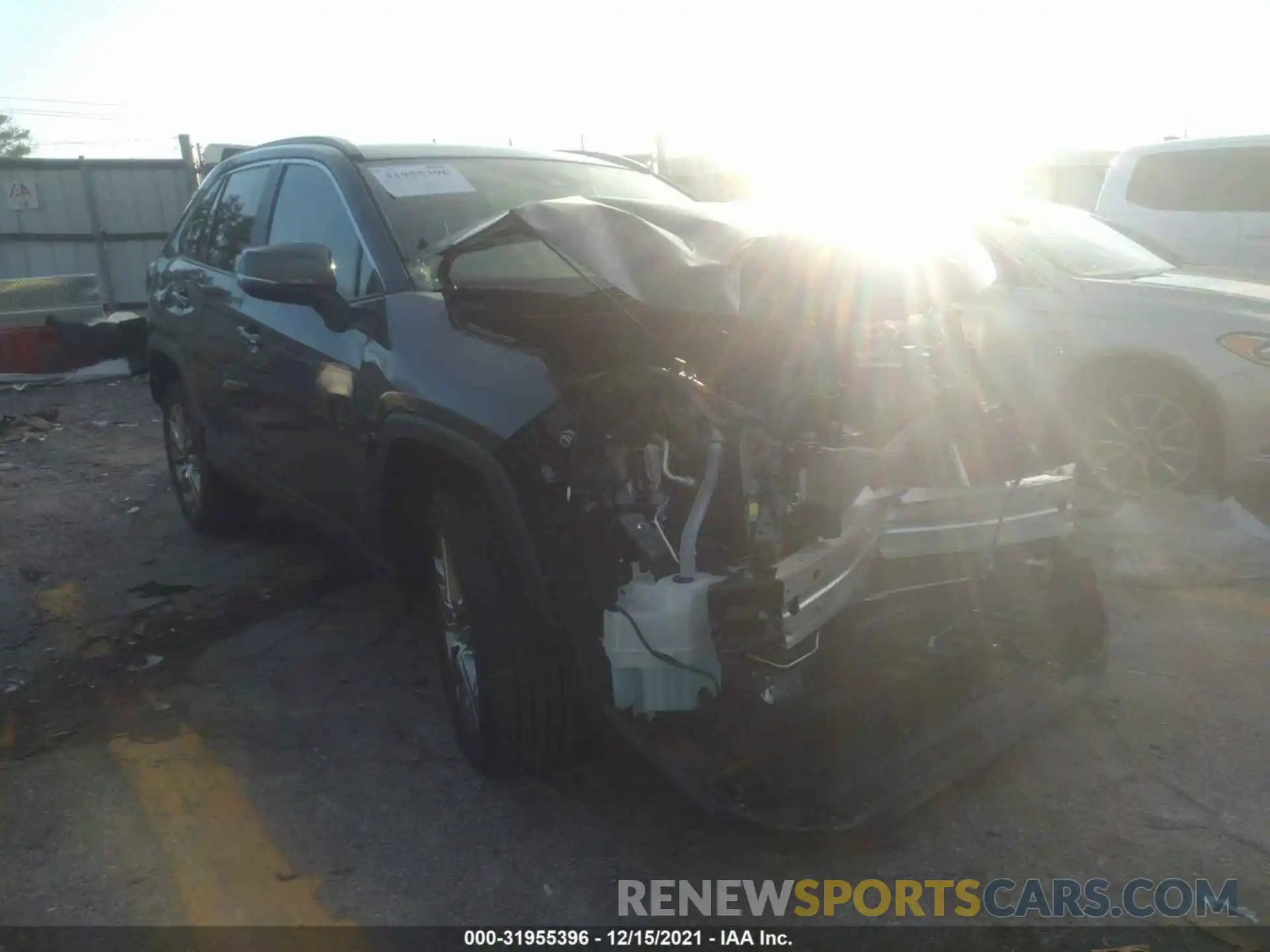 1 Photograph of a damaged car 2T3A1RFV2MW185369 TOYOTA RAV4 2021