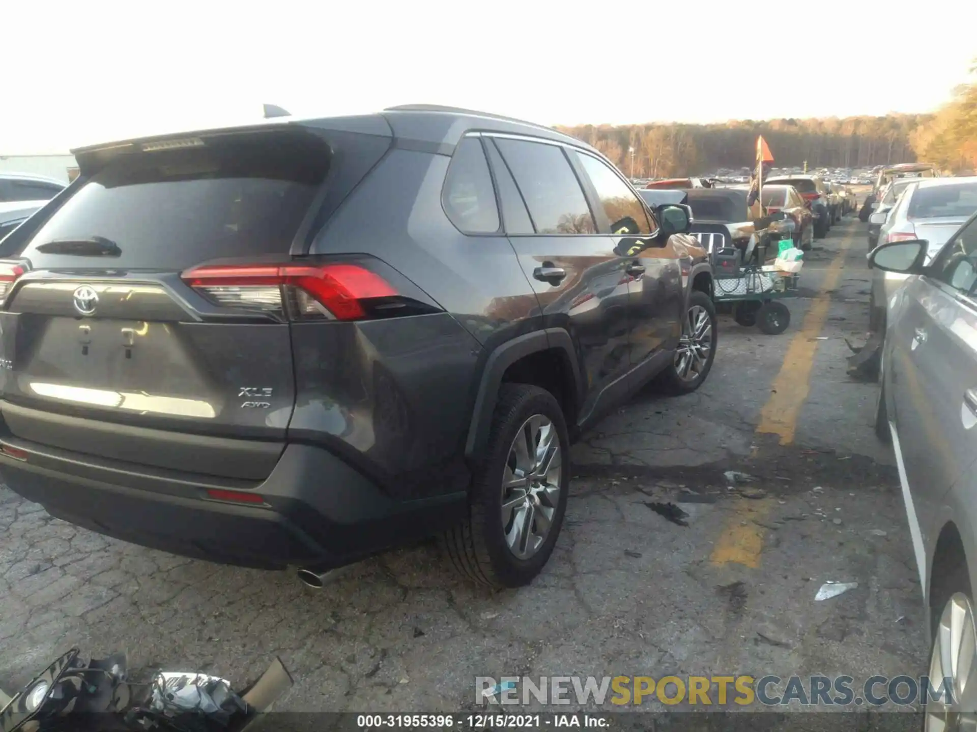 4 Photograph of a damaged car 2T3A1RFV2MW185369 TOYOTA RAV4 2021