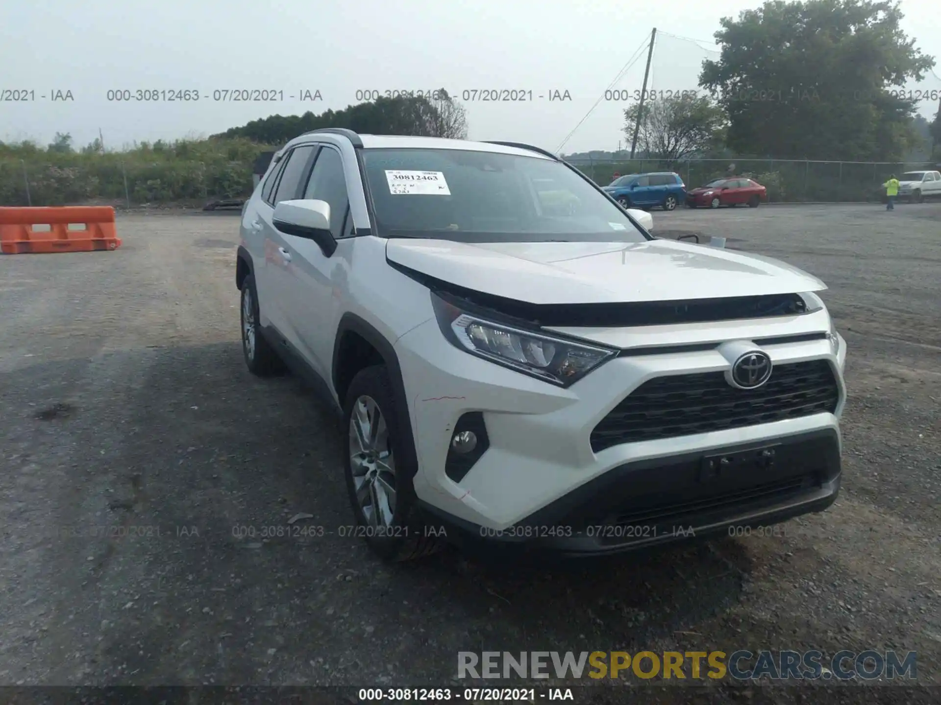 1 Photograph of a damaged car 2T3A1RFV2MW195626 TOYOTA RAV4 2021