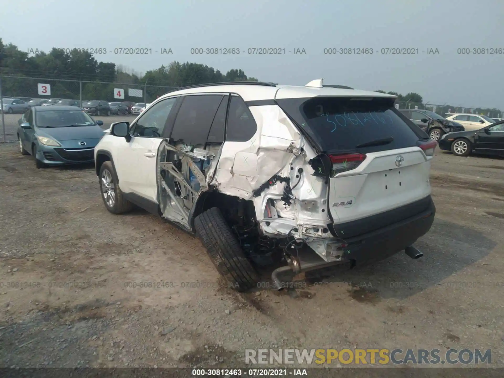 3 Photograph of a damaged car 2T3A1RFV2MW195626 TOYOTA RAV4 2021