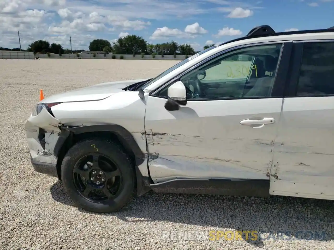 9 Photograph of a damaged car 2T3A1RFV2MW196856 TOYOTA RAV4 2021