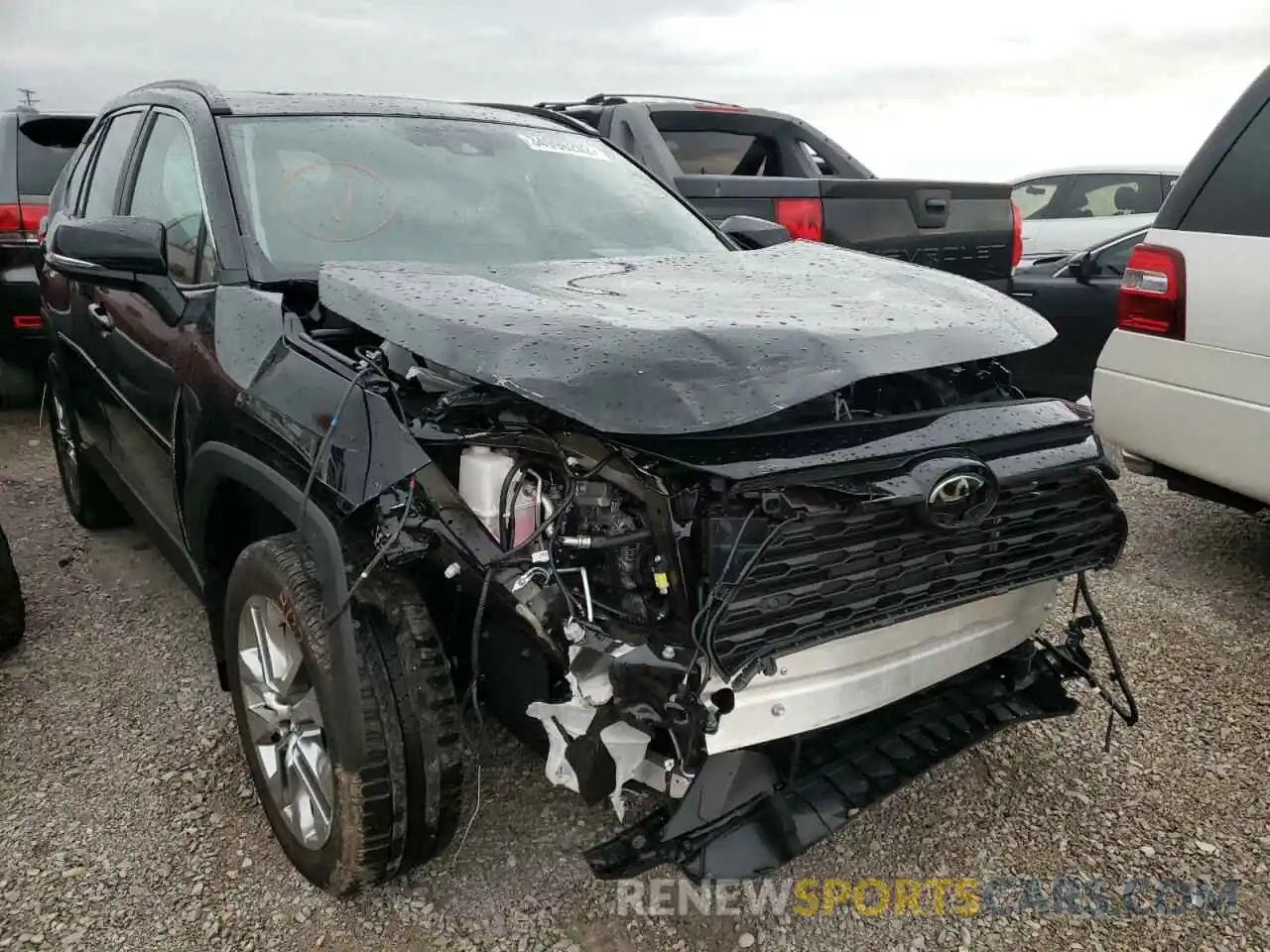 1 Photograph of a damaged car 2T3A1RFV2MW225448 TOYOTA RAV4 2021