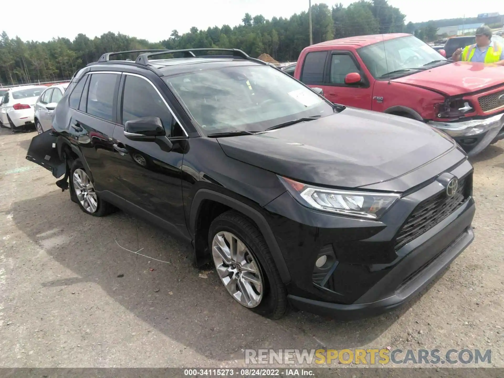 1 Photograph of a damaged car 2T3A1RFV2MW227748 TOYOTA RAV4 2021