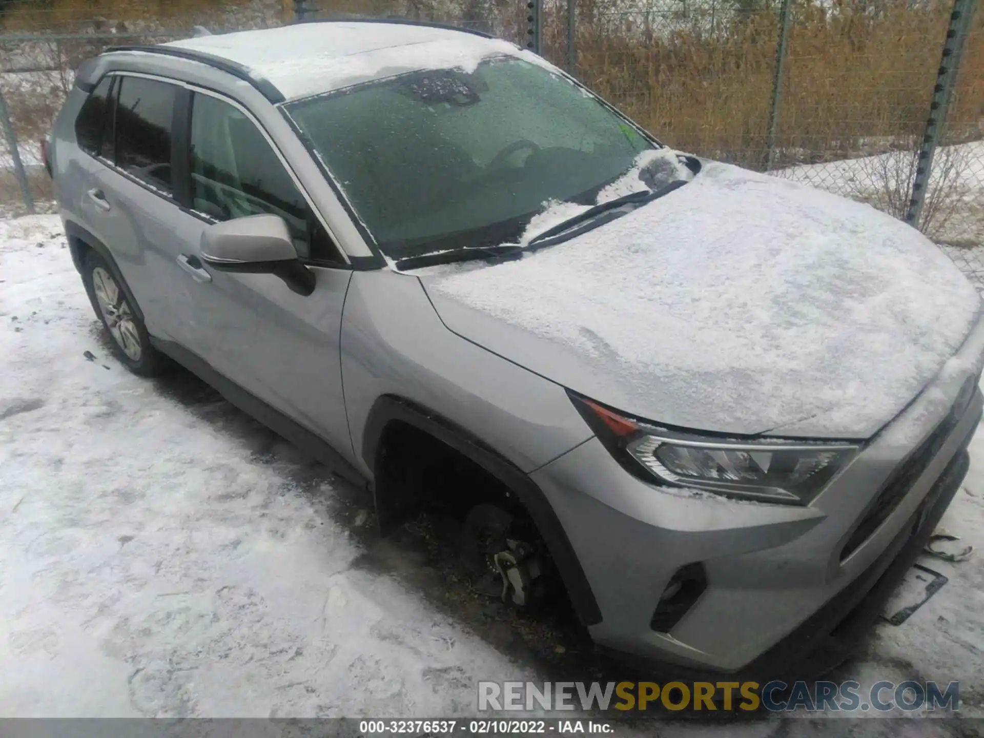 1 Photograph of a damaged car 2T3A1RFV3MC151099 TOYOTA RAV4 2021